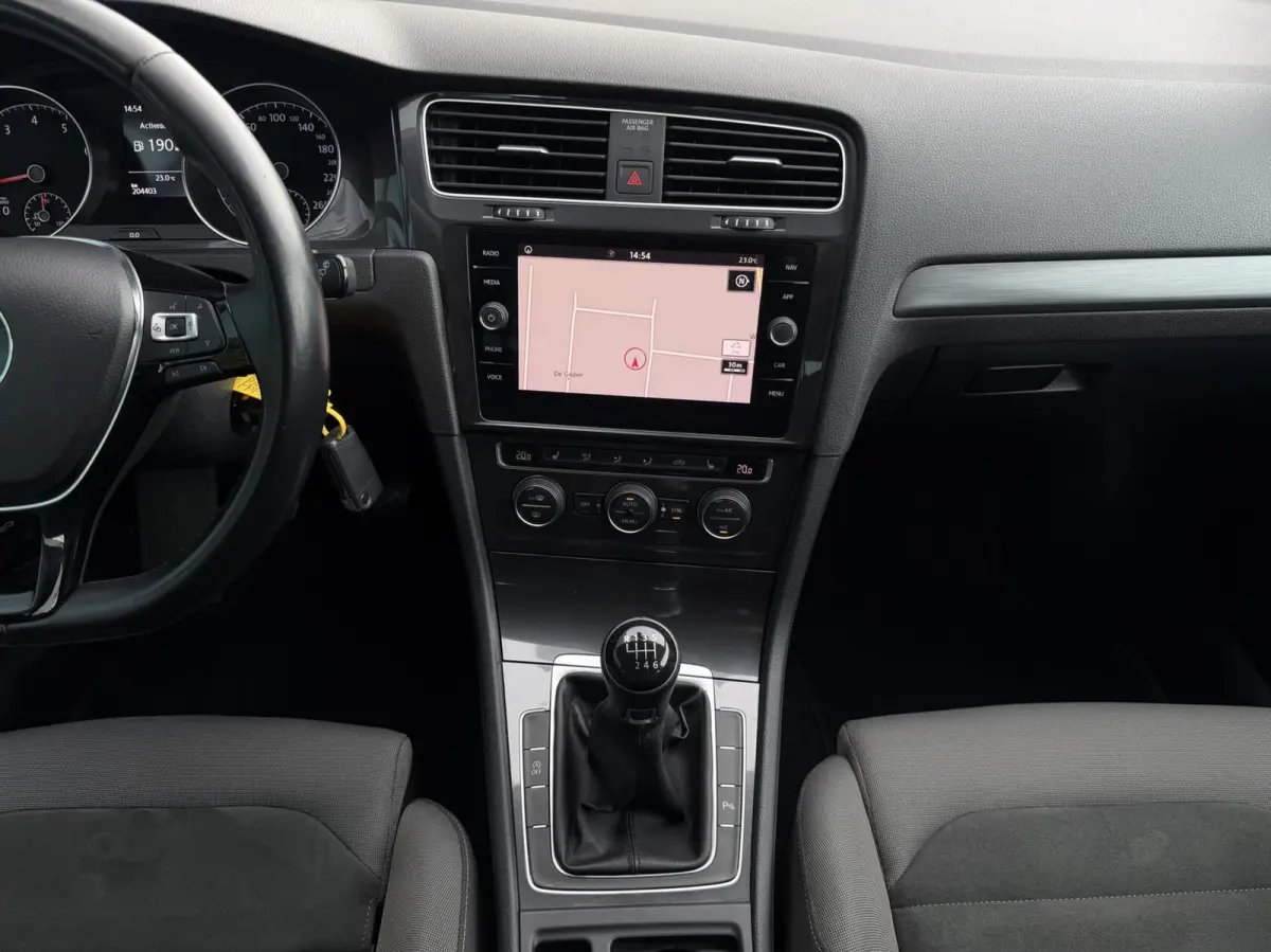 - 1.0 TSI Comfortline Business ADAPT.CRUISE | CARPLAY | STOELVERW | NAV | PDC | DAB