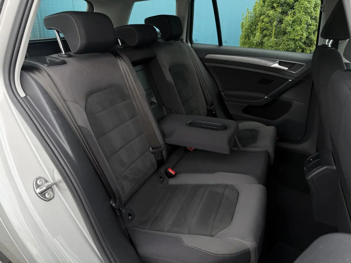 - 1.0 TSI Comfortline Business ADAPT.CRUISE | CARPLAY | STOELVERW | NAV | PDC | DAB