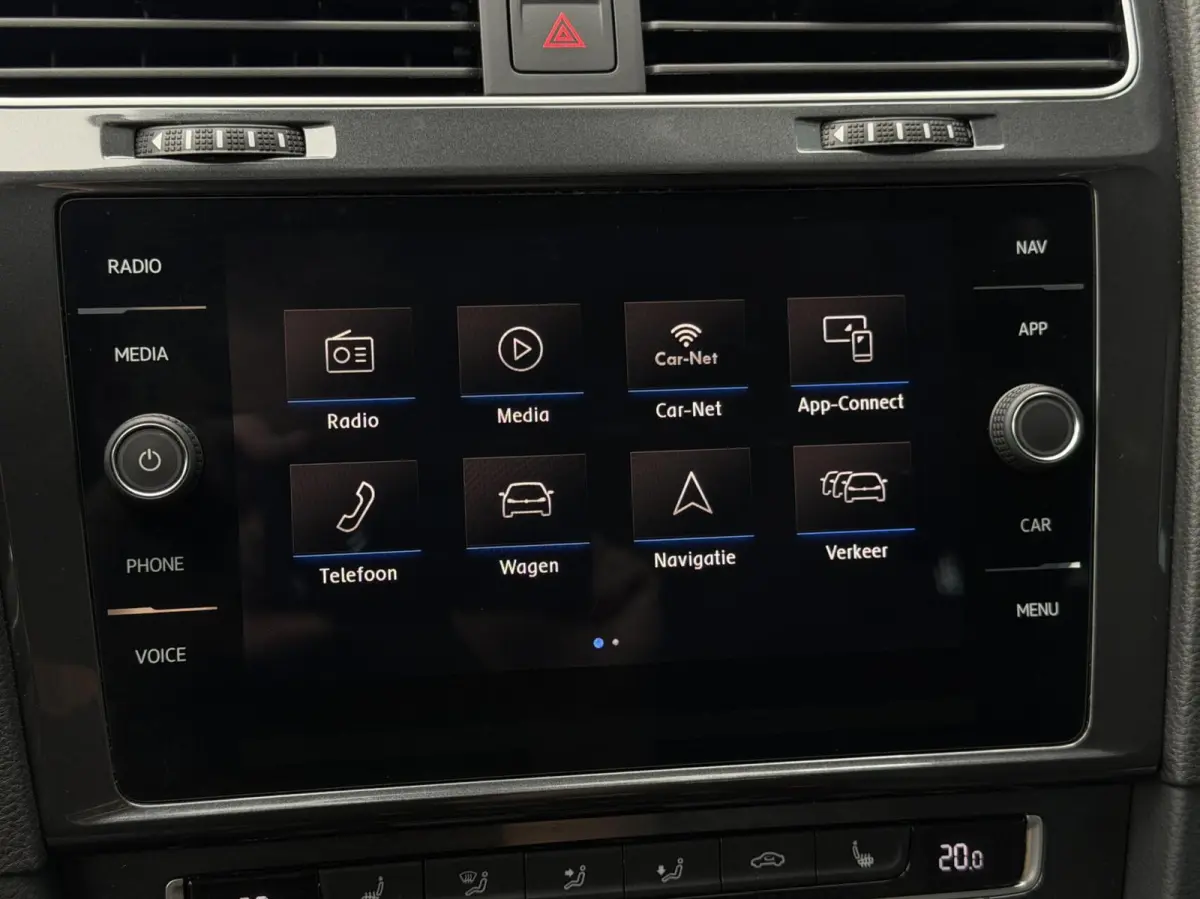 - 1.0 TSI Comfortline Business ADAPT.CRUISE | CARPLAY | STOELVERW | NAV | PDC | DAB