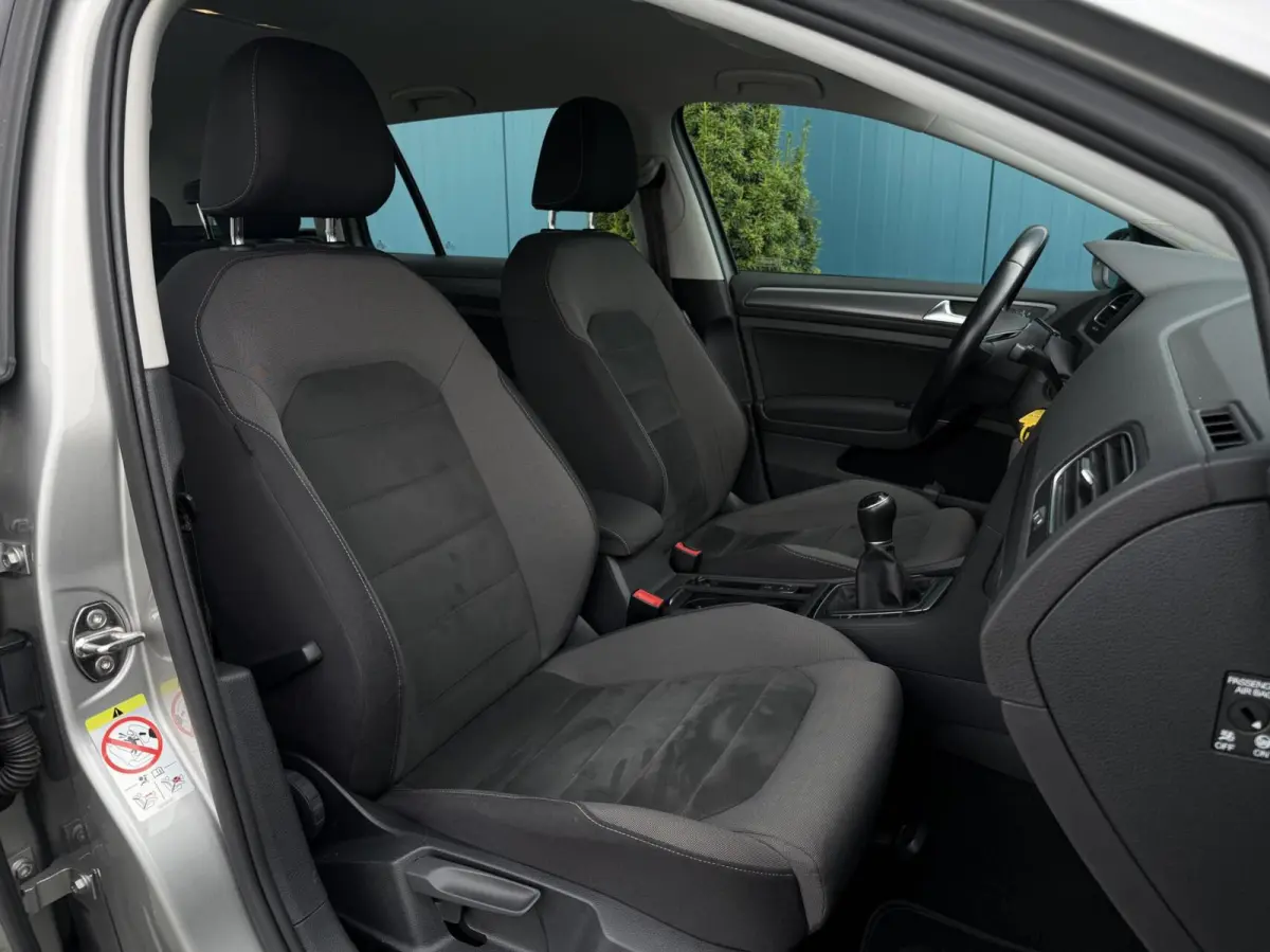 - 1.0 TSI Comfortline Business ADAPT.CRUISE | CARPLAY | STOELVERW | NAV | PDC | DAB