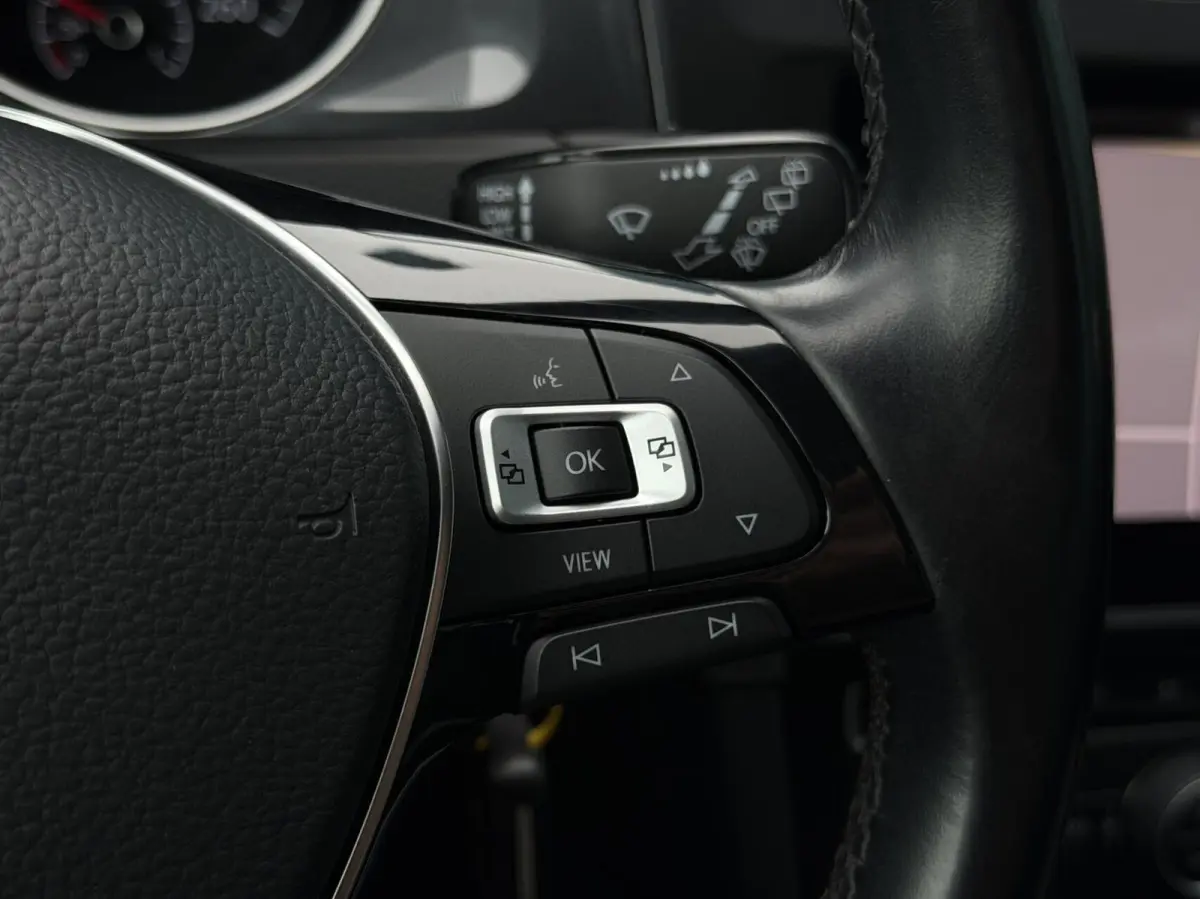 - 1.0 TSI Comfortline Business ADAPT.CRUISE | CARPLAY | STOELVERW | NAV | PDC | DAB