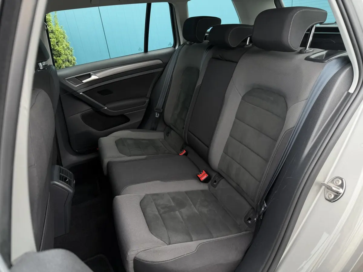 - 1.0 TSI Comfortline Business ADAPT.CRUISE | CARPLAY | STOELVERW | NAV | PDC | DAB