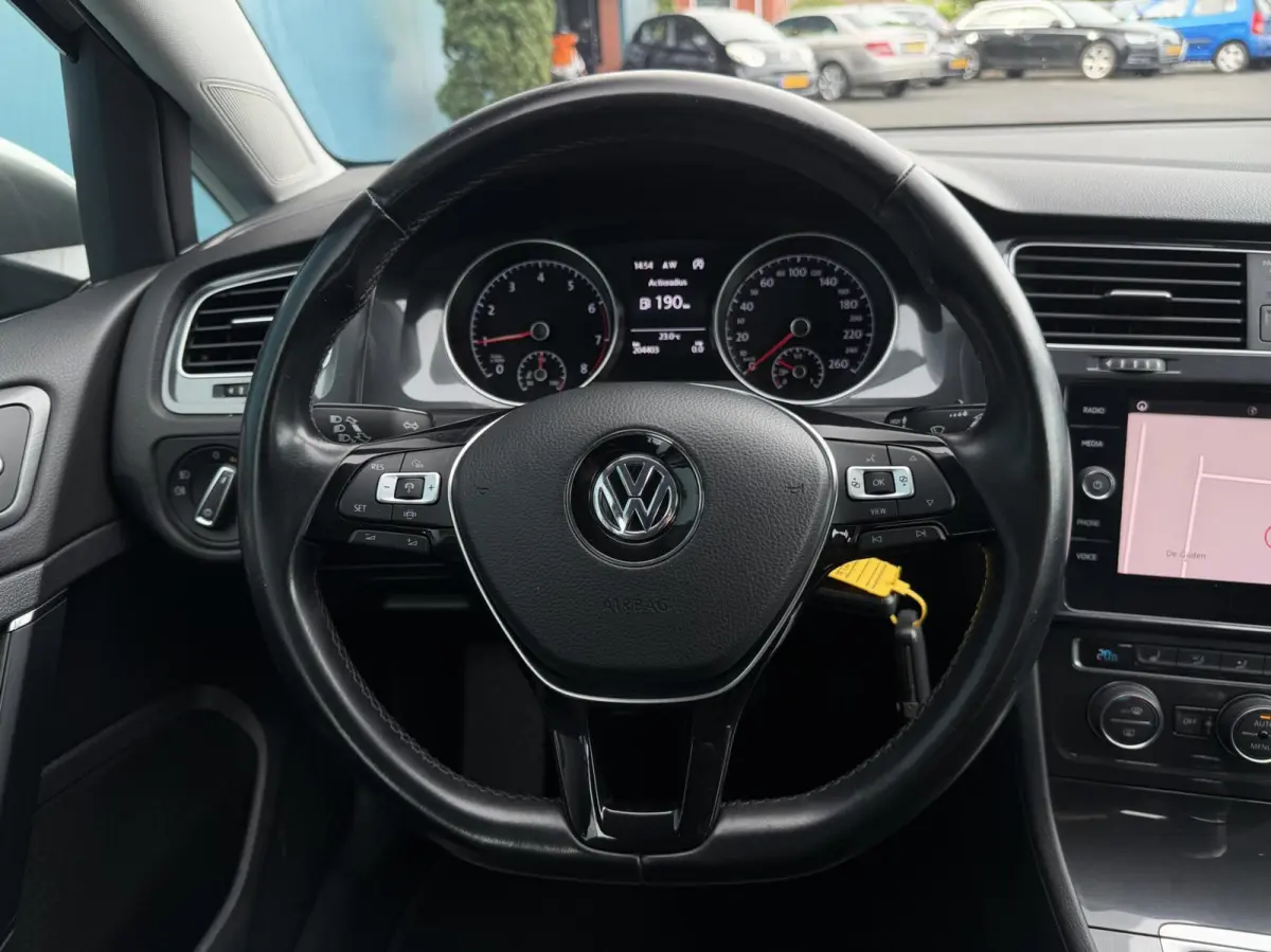 - 1.0 TSI Comfortline Business ADAPT.CRUISE | CARPLAY | STOELVERW | NAV | PDC | DAB