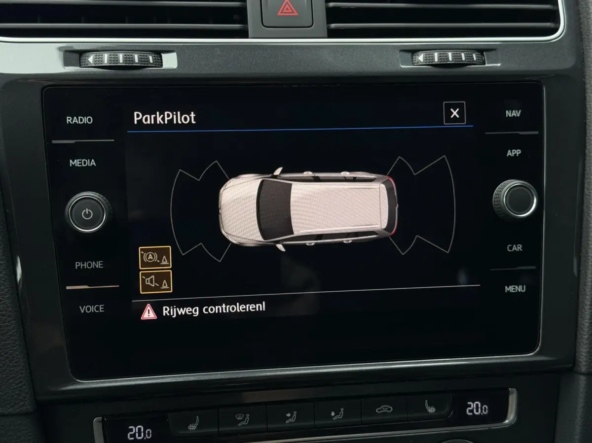 - 1.0 TSI Comfortline Business ADAPT.CRUISE | CARPLAY | STOELVERW | NAV | PDC | DAB