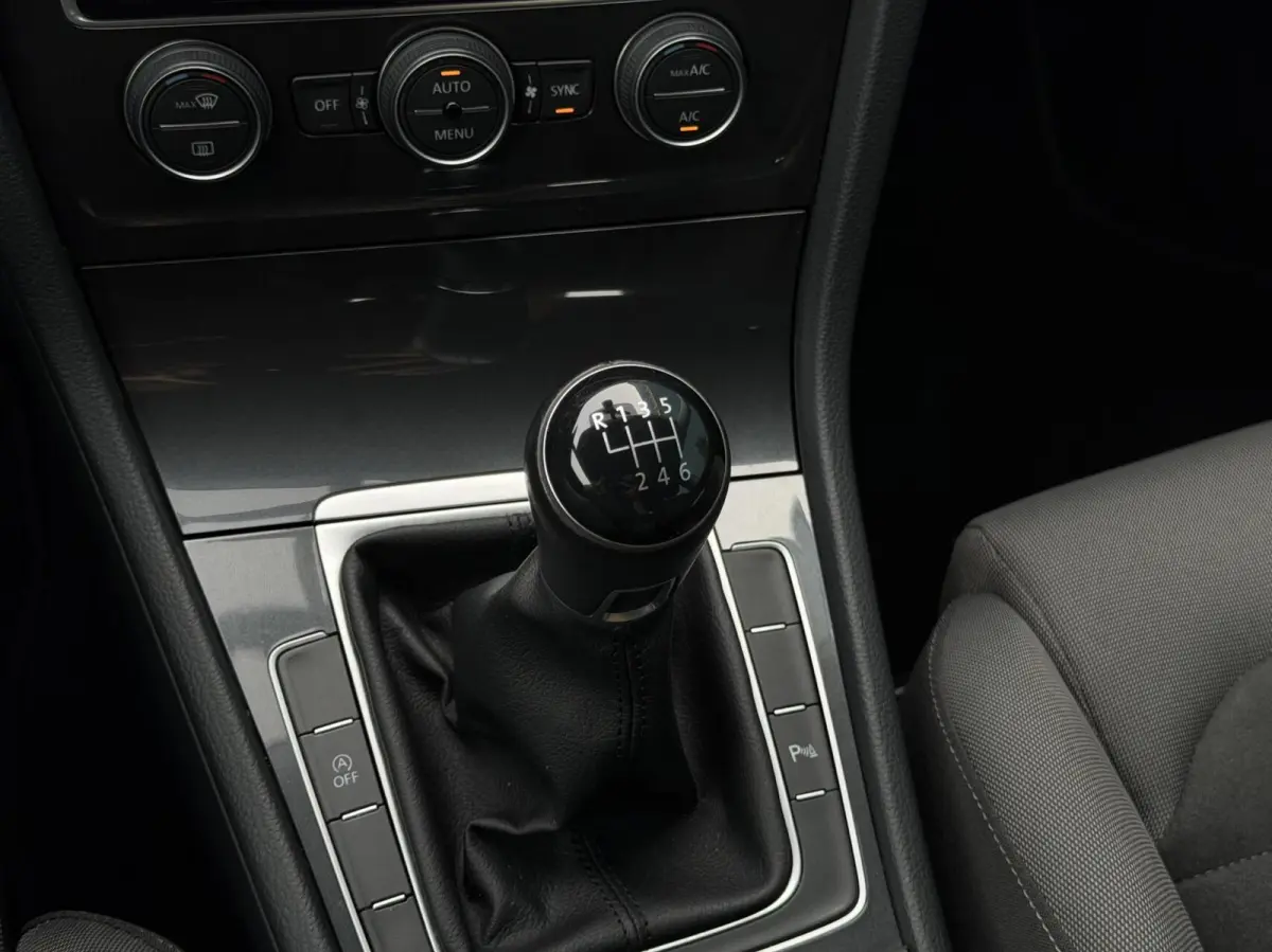 - 1.0 TSI Comfortline Business ADAPT.CRUISE | CARPLAY | STOELVERW | NAV | PDC | DAB
