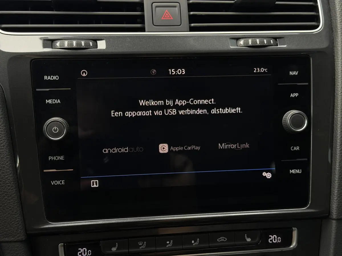 - 1.0 TSI Comfortline Business ADAPT.CRUISE | CARPLAY | STOELVERW | NAV | PDC | DAB