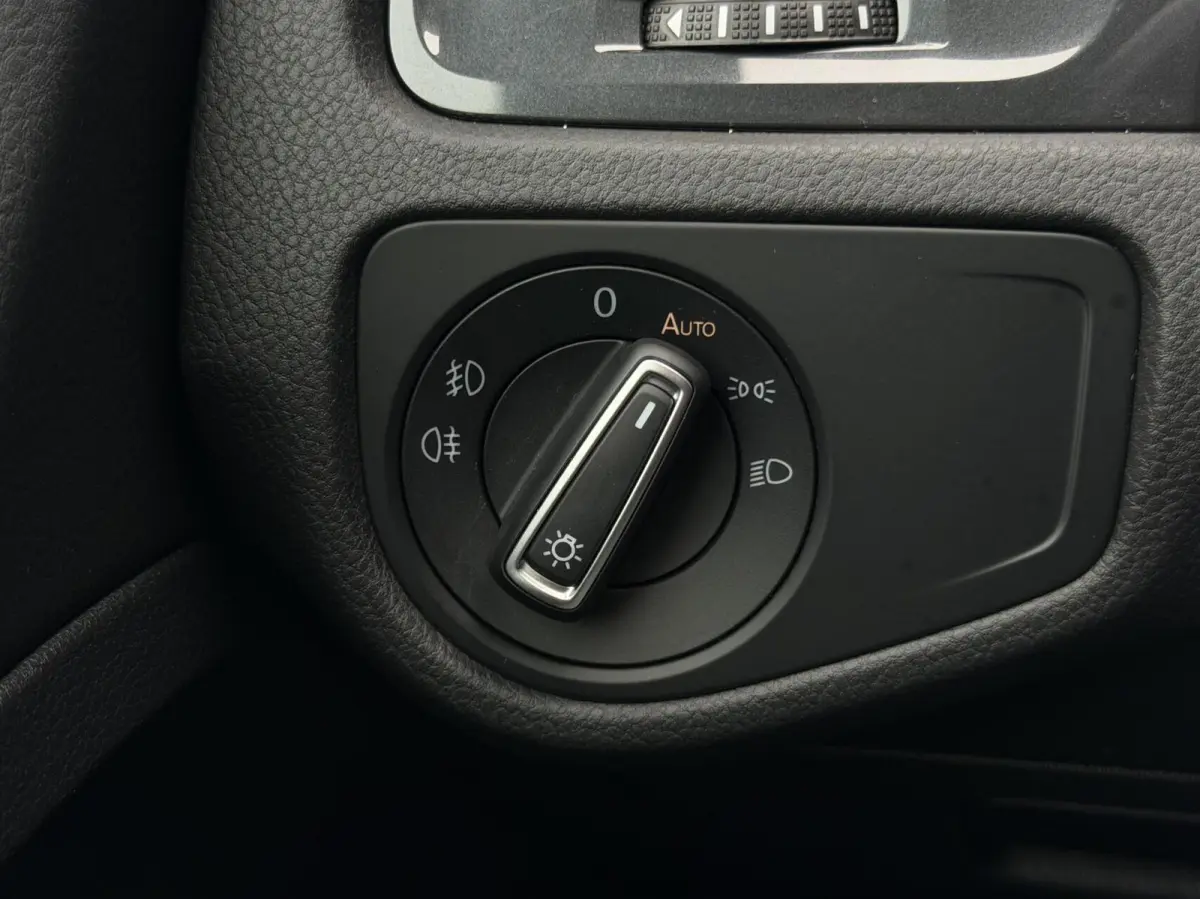 - 1.0 TSI Comfortline Business ADAPT.CRUISE | CARPLAY | STOELVERW | NAV | PDC | DAB