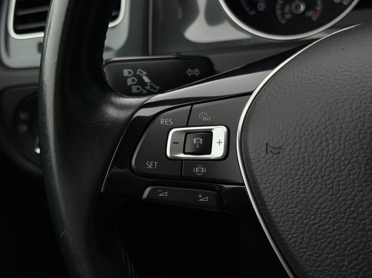 - 1.0 TSI Comfortline Business ADAPT.CRUISE | CARPLAY | STOELVERW | NAV | PDC | DAB