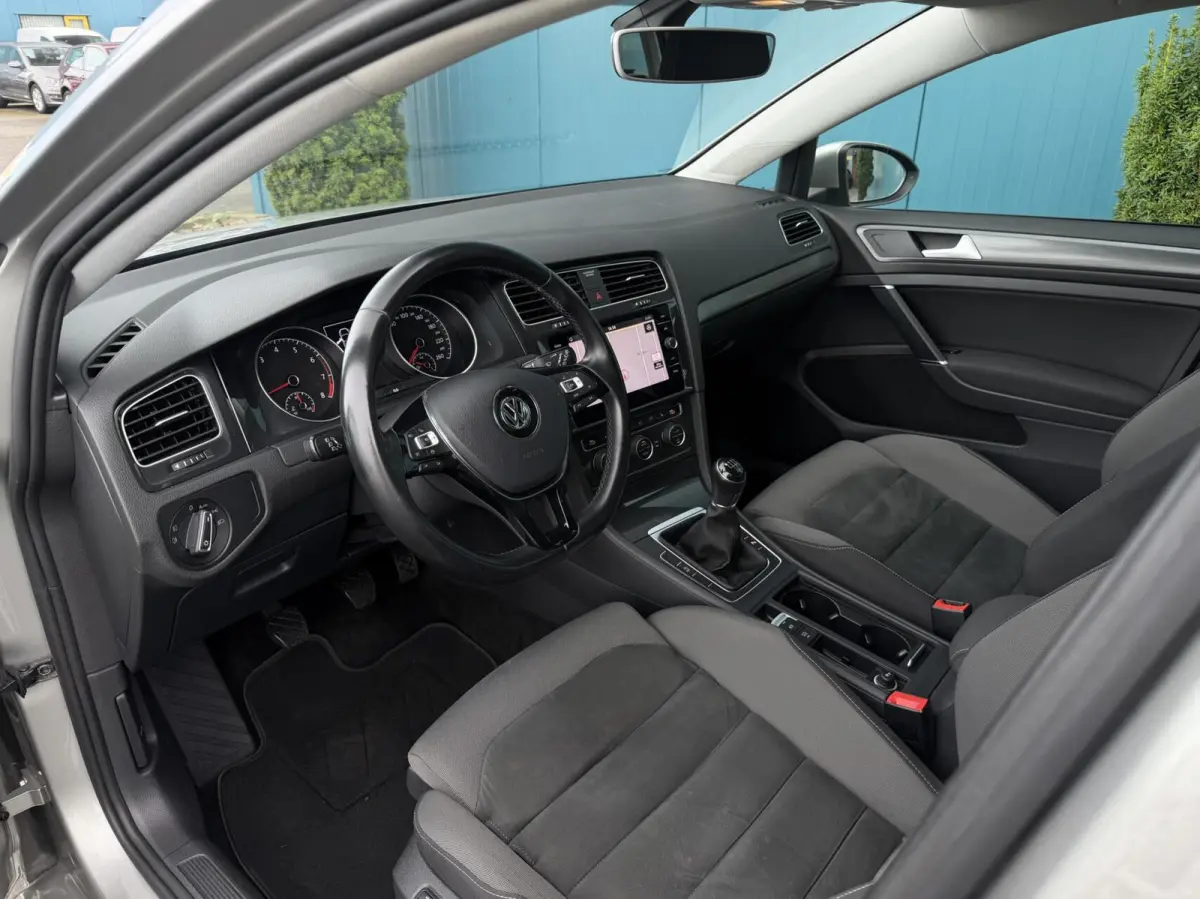 - 1.0 TSI Comfortline Business ADAPT.CRUISE | CARPLAY | STOELVERW | NAV | PDC | DAB