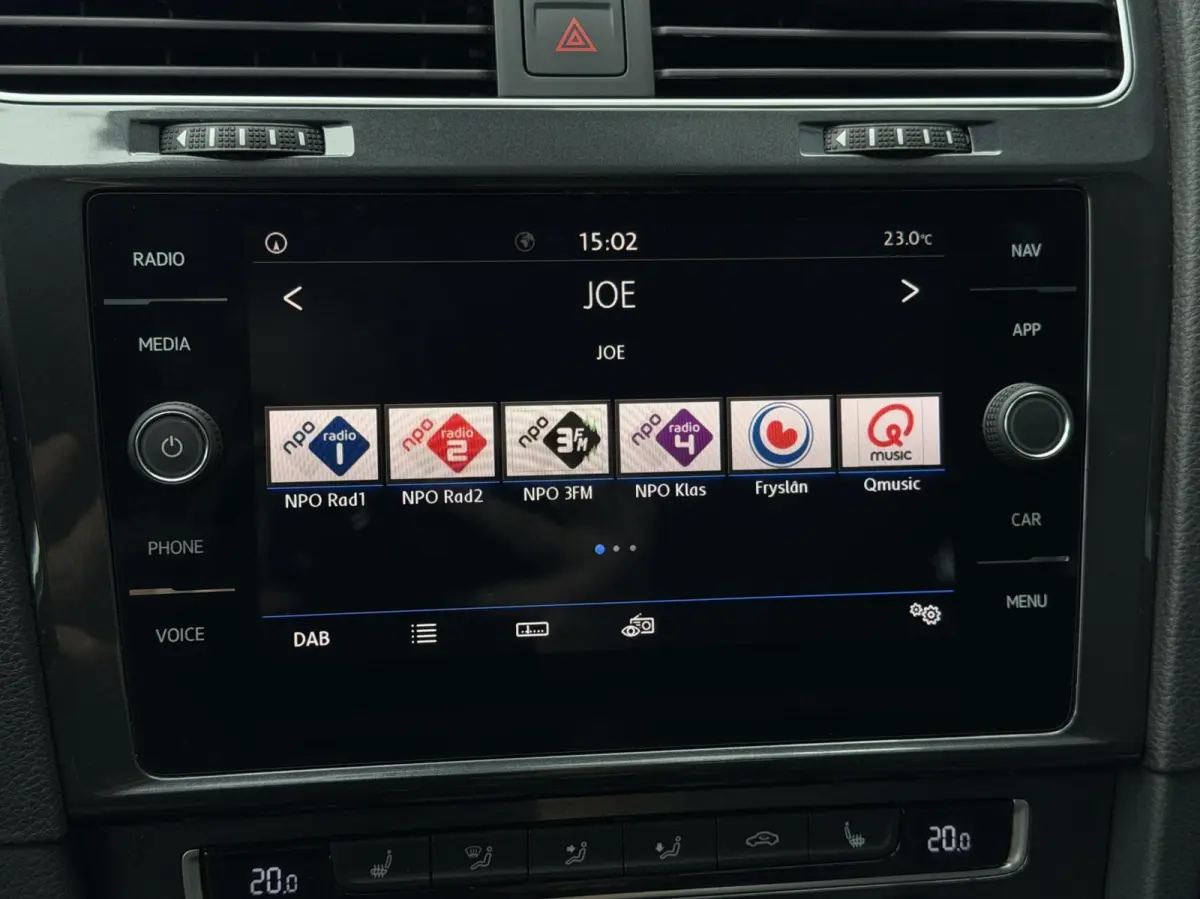 - 1.0 TSI Comfortline Business ADAPT.CRUISE | CARPLAY | STOELVERW | NAV | PDC | DAB
