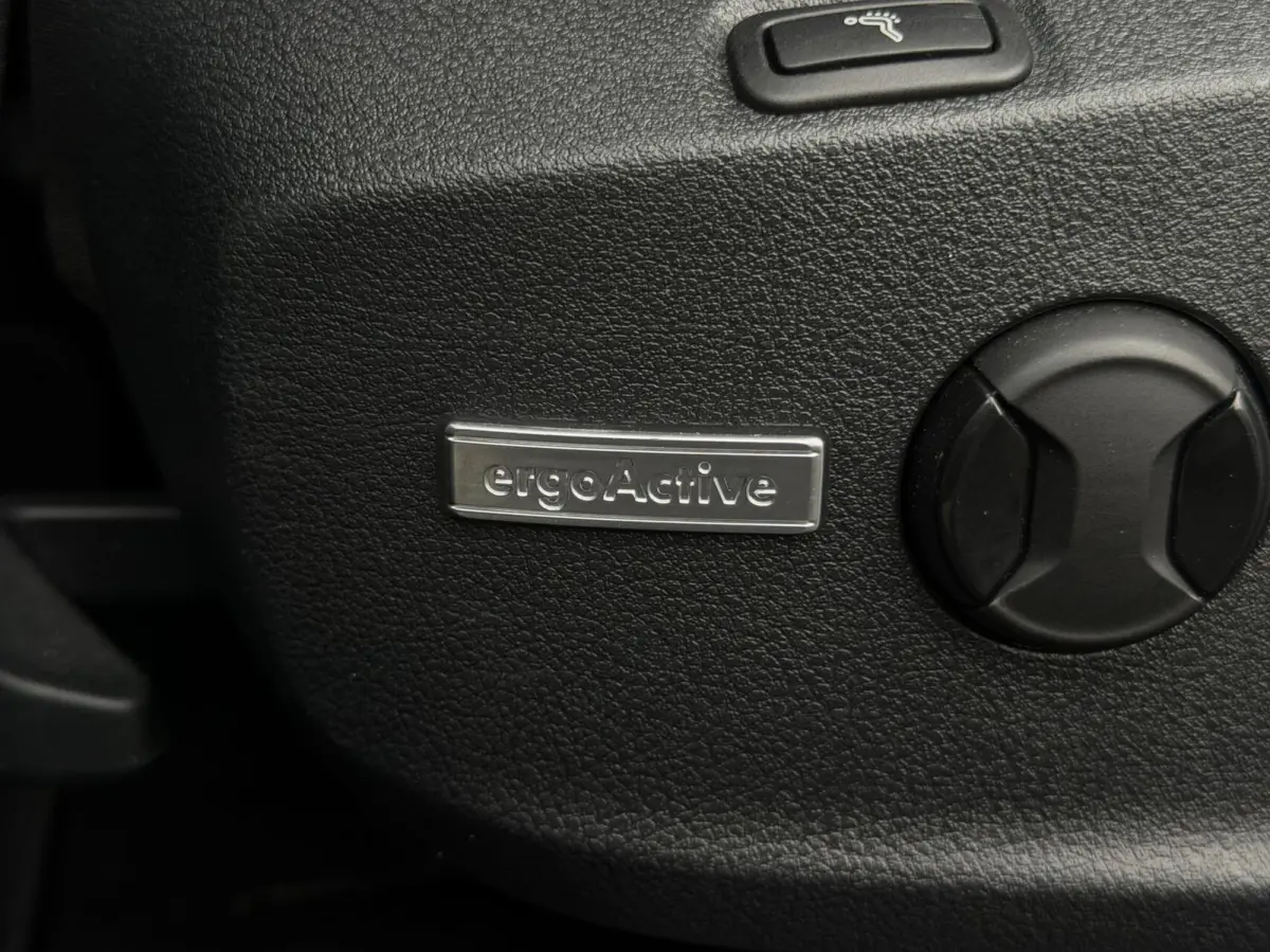 - 1.0 TSI Comfortline Business ADAPT.CRUISE | CARPLAY | STOELVERW | NAV | PDC | DAB