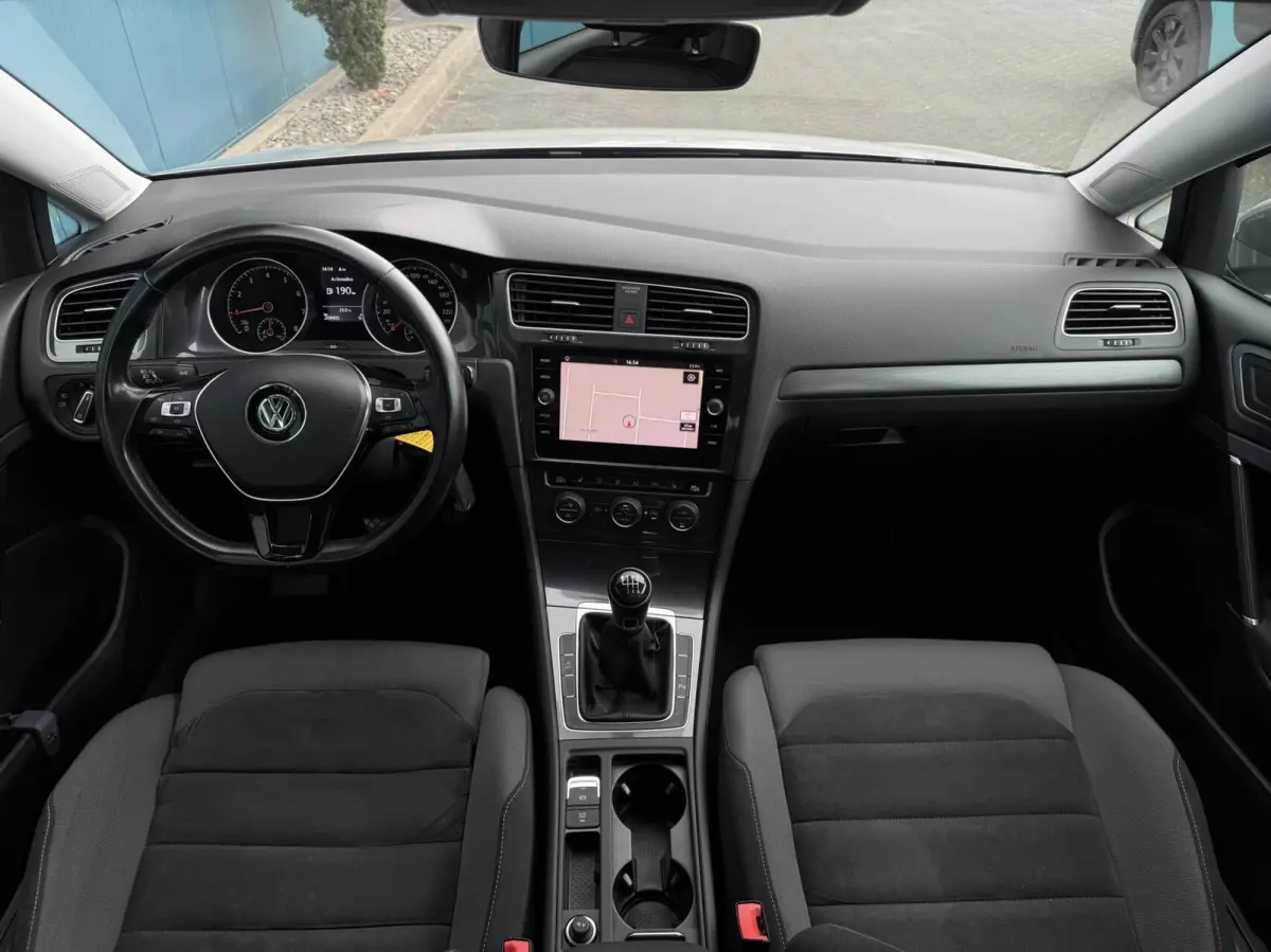 - 1.0 TSI Comfortline Business ADAPT.CRUISE | CARPLAY | STOELVERW | NAV | PDC | DAB