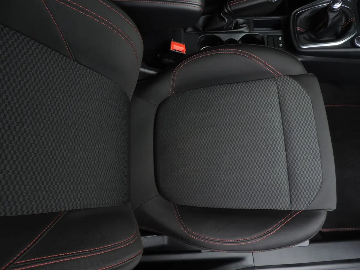 1.0-T 125PK ST-Line 54.000km | PDC | Winterpack | 17” | CarPlay | Bluetooth | Priv.glas | Navi | Cruise contr