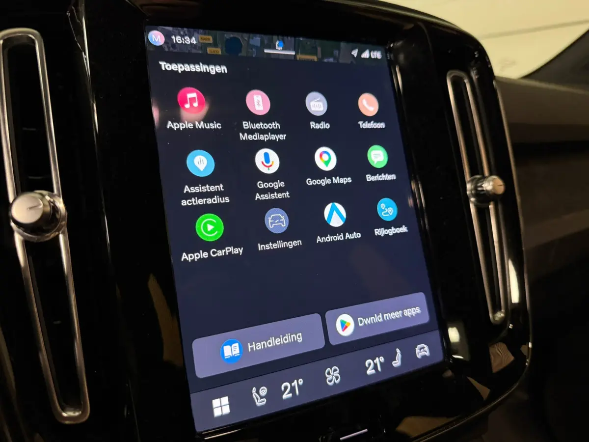 Plus 70 kWh | 96% SoH | All-season banden | Parkeercamera | Adaptieve Cruise Control | Pilot Assist | Stoel en Stuurwielverwarming | 19 Inch | Zitting verlenging voorstoelen | BLIS Dode Hoek