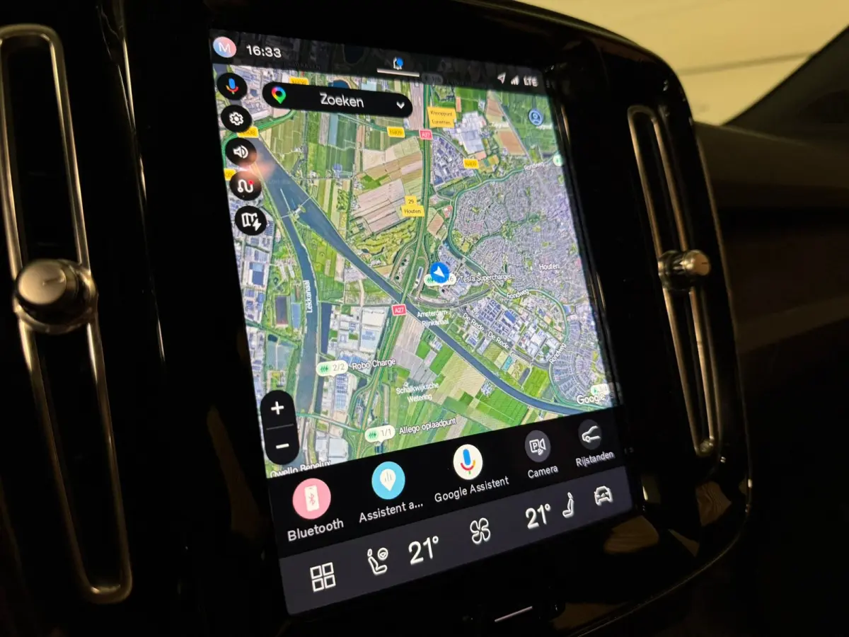 Plus 70 kWh | 96% SoH | All-season banden | Parkeercamera | Adaptieve Cruise Control | Pilot Assist | Stoel en Stuurwielverwarming | 19 Inch | Zitting verlenging voorstoelen | BLIS Dode Hoek