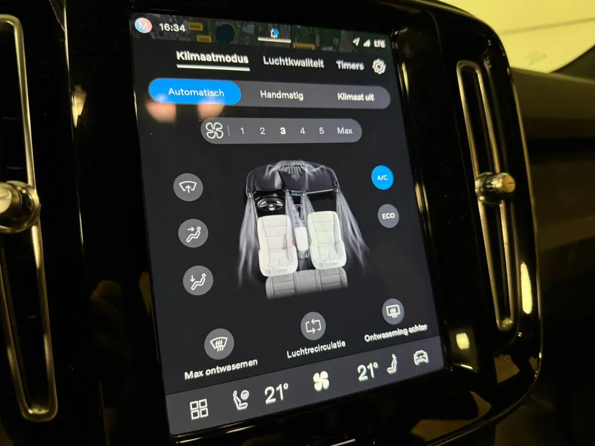 Plus 70 kWh | 96% SoH | All-season banden | Parkeercamera | Adaptieve Cruise Control | Pilot Assist | Stoel en Stuurwielverwarming | 19 Inch | Zitting verlenging voorstoelen | BLIS Dode Hoek