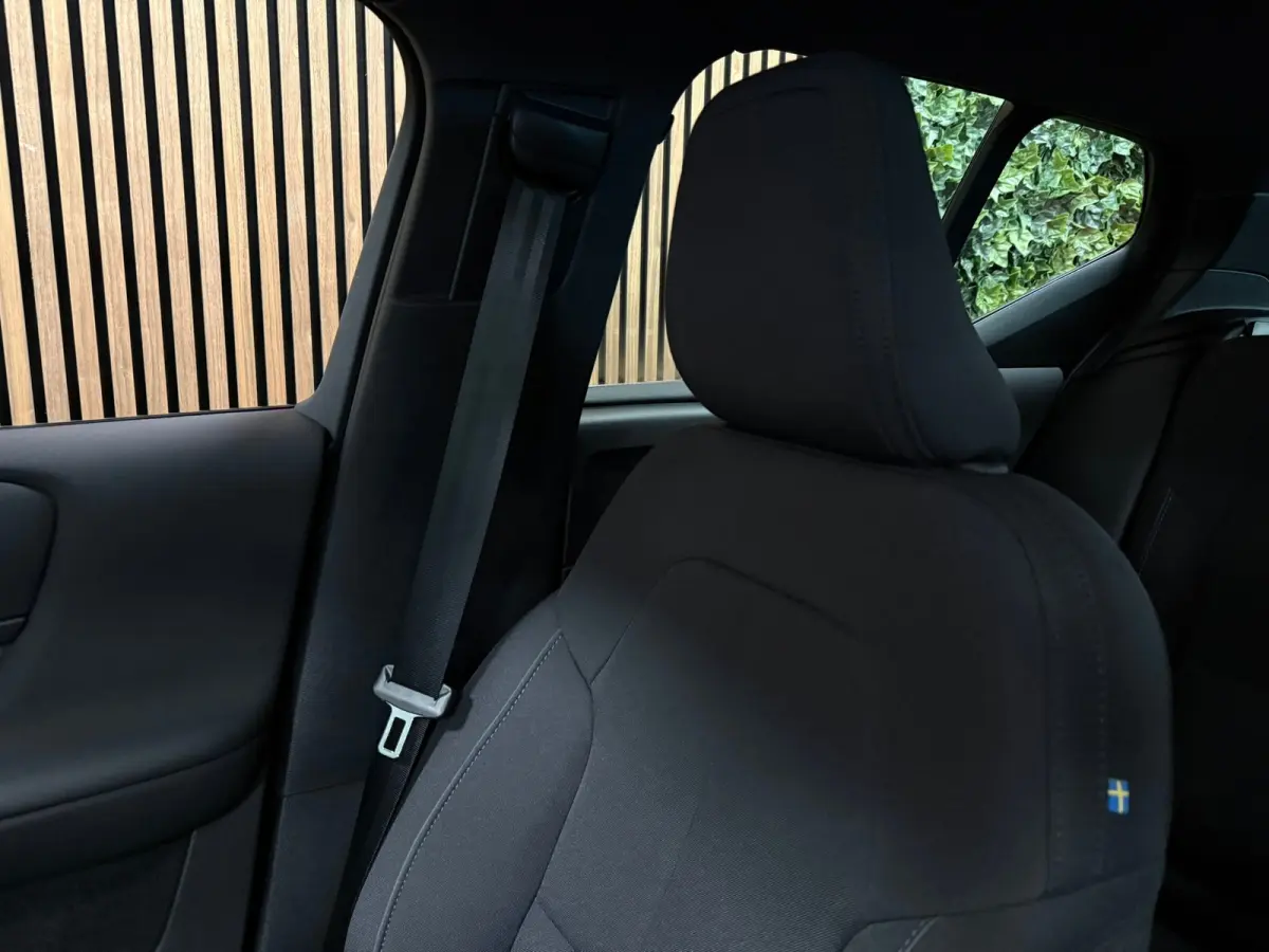 Plus 70 kWh | 96% SoH | All-season banden | Parkeercamera | Adaptieve Cruise Control | Pilot Assist | Stoel en Stuurwielverwarming | 19 Inch | Zitting verlenging voorstoelen | BLIS Dode Hoek