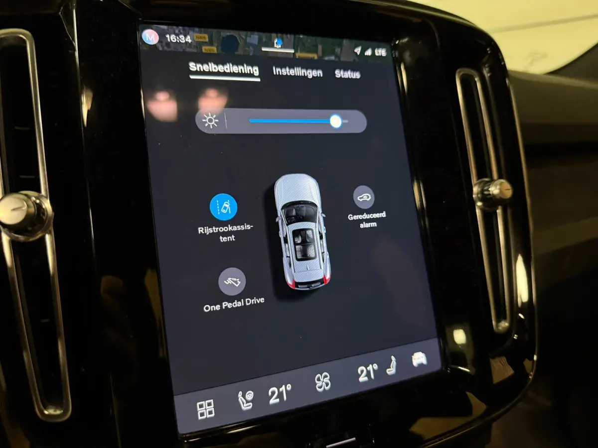 Plus 70 kWh | 96% SoH | All-season banden | Parkeercamera | Adaptieve Cruise Control | Pilot Assist | Stoel en Stuurwielverwarming | 19 Inch | Zitting verlenging voorstoelen | BLIS Dode Hoek