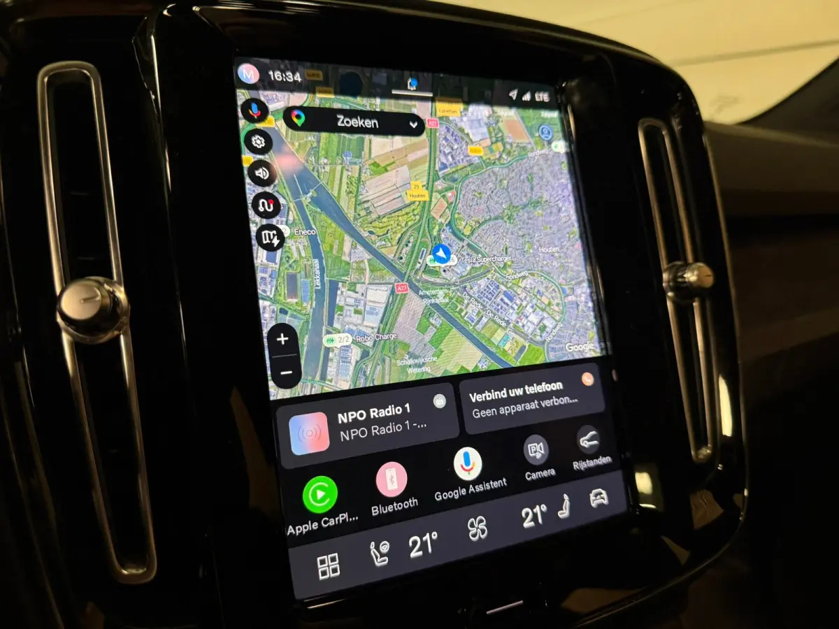 Plus 70 kWh | 96% SoH | All-season banden | Parkeercamera | Adaptieve Cruise Control | Pilot Assist | Stoel en Stuurwielverwarming | 19 Inch | Zitting verlenging voorstoelen | BLIS Dode Hoek