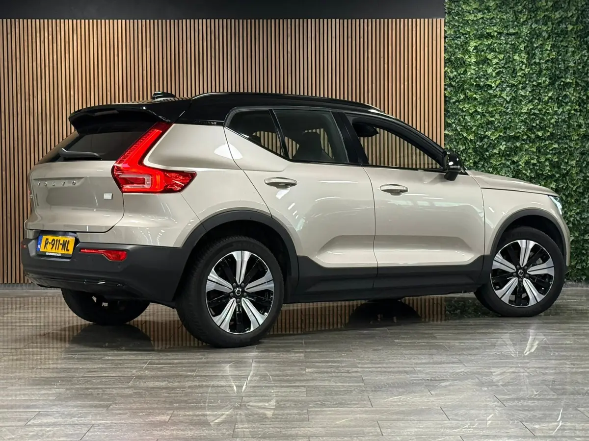 Plus 70 kWh | 96% SoH | All-season banden | Parkeercamera | Adaptieve Cruise Control | Pilot Assist | Stoel en Stuurwielverwarming | 19 Inch | Zitting verlenging voorstoelen | BLIS Dode Hoek