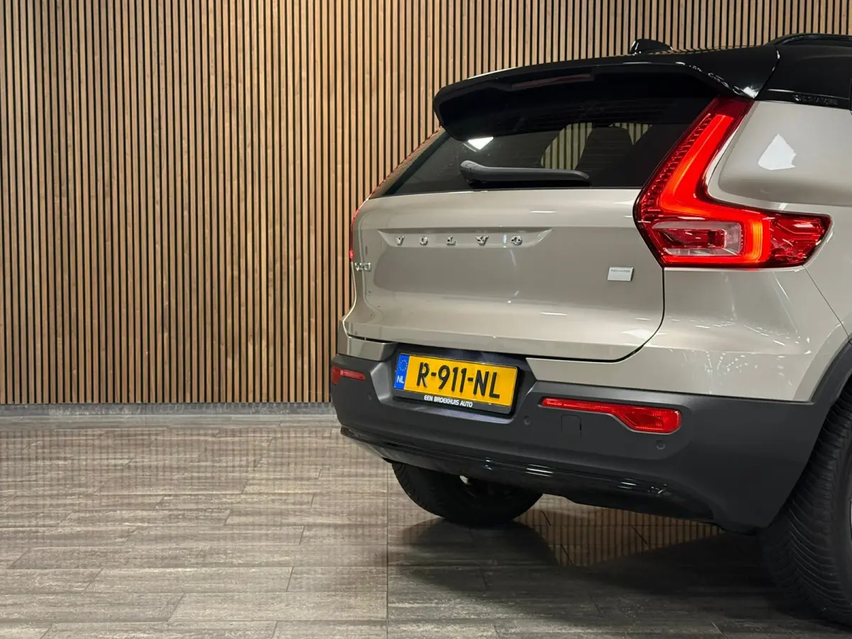 Plus 70 kWh | 96% SoH | All-season banden | Parkeercamera | Adaptieve Cruise Control | Pilot Assist | Stoel en Stuurwielverwarming | 19 Inch | Zitting verlenging voorstoelen | BLIS Dode Hoek