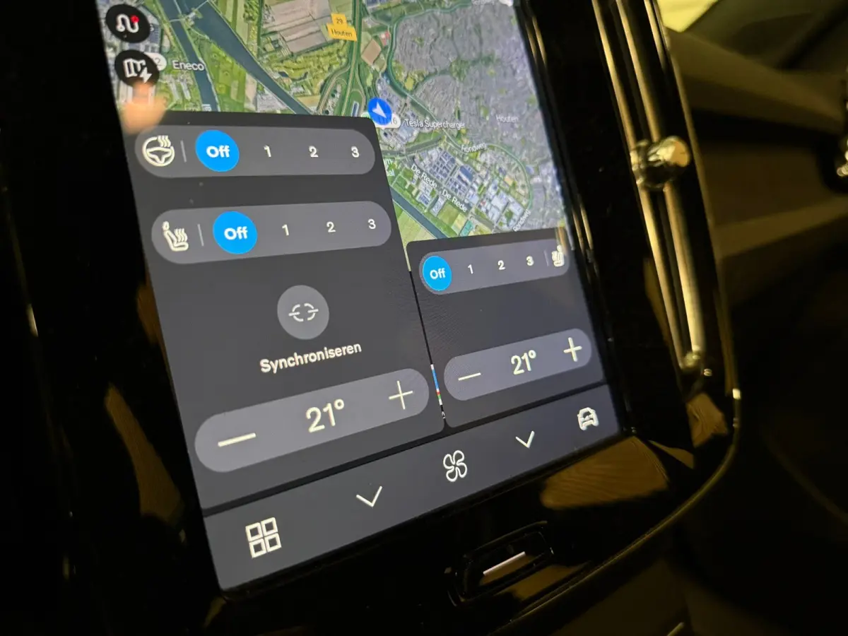 Plus 70 kWh | 96% SoH | All-season banden | Parkeercamera | Adaptieve Cruise Control | Pilot Assist | Stoel en Stuurwielverwarming | 19 Inch | Zitting verlenging voorstoelen | BLIS Dode Hoek