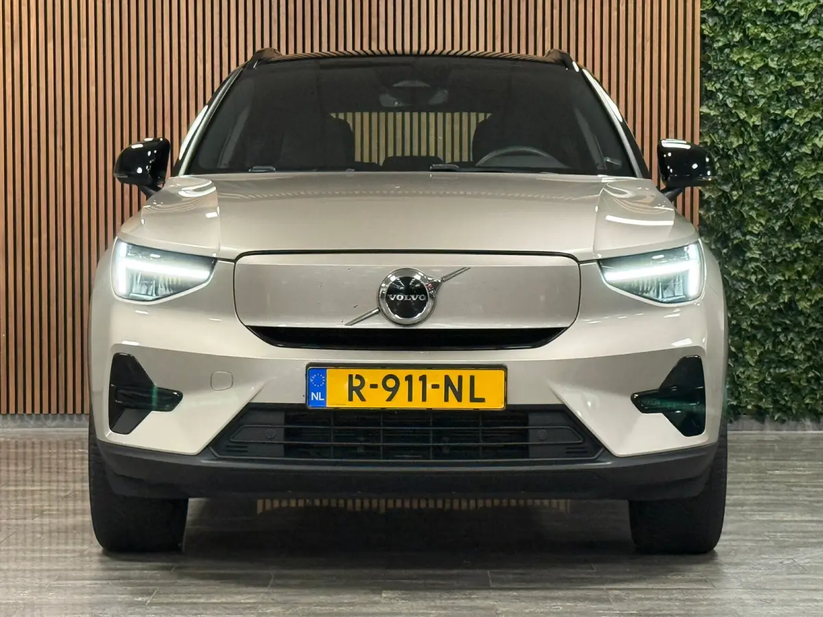 Plus 70 kWh | 96% SoH | All-season banden | Parkeercamera | Adaptieve Cruise Control | Pilot Assist | Stoel en Stuurwielverwarming | 19 Inch | Zitting verlenging voorstoelen | BLIS Dode Hoek