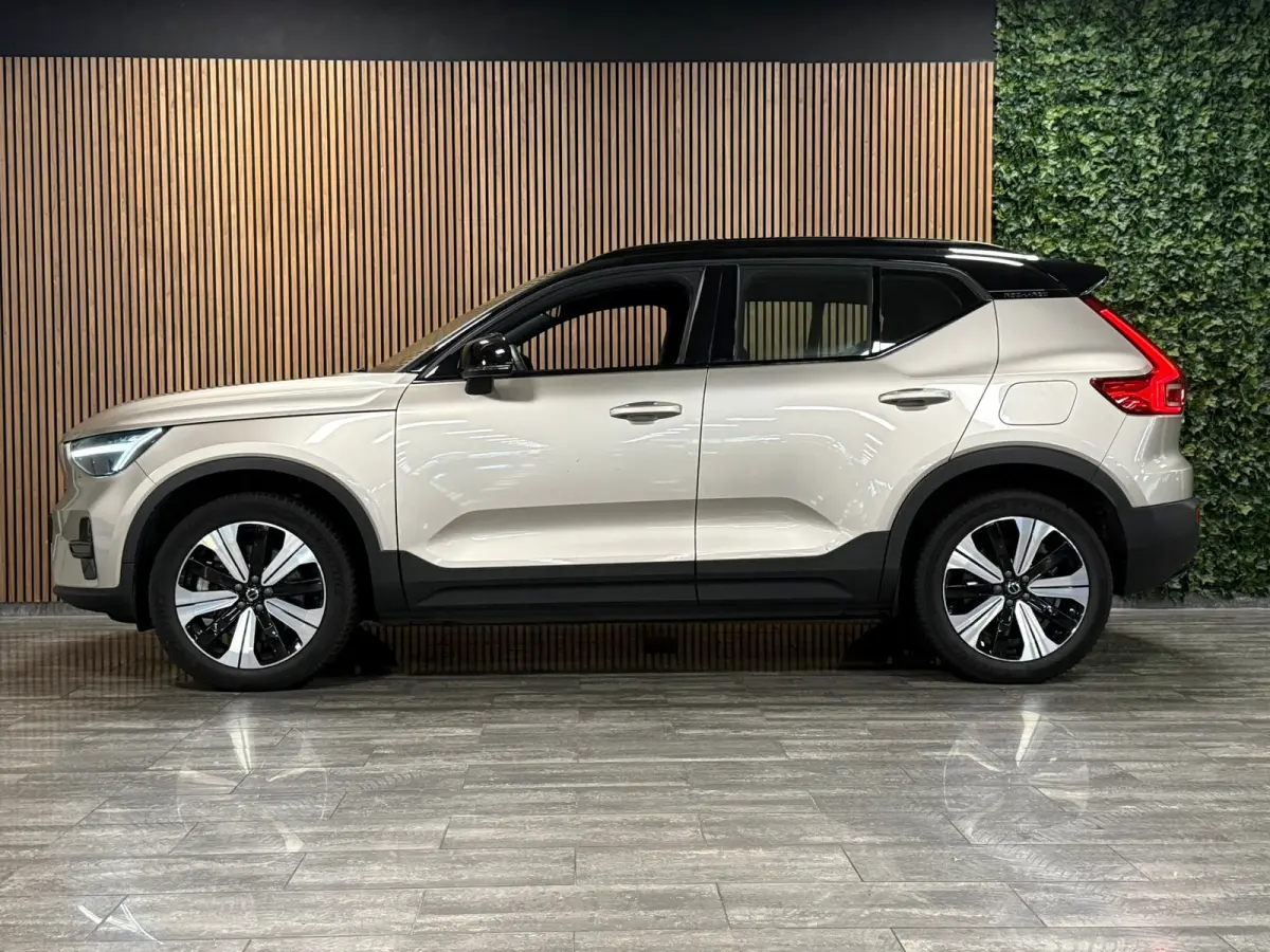 Plus 70 kWh | 96% SoH | All-season banden | Parkeercamera | Adaptieve Cruise Control | Pilot Assist | Stoel en Stuurwielverwarming | 19 Inch | Zitting verlenging voorstoelen | BLIS Dode Hoek
