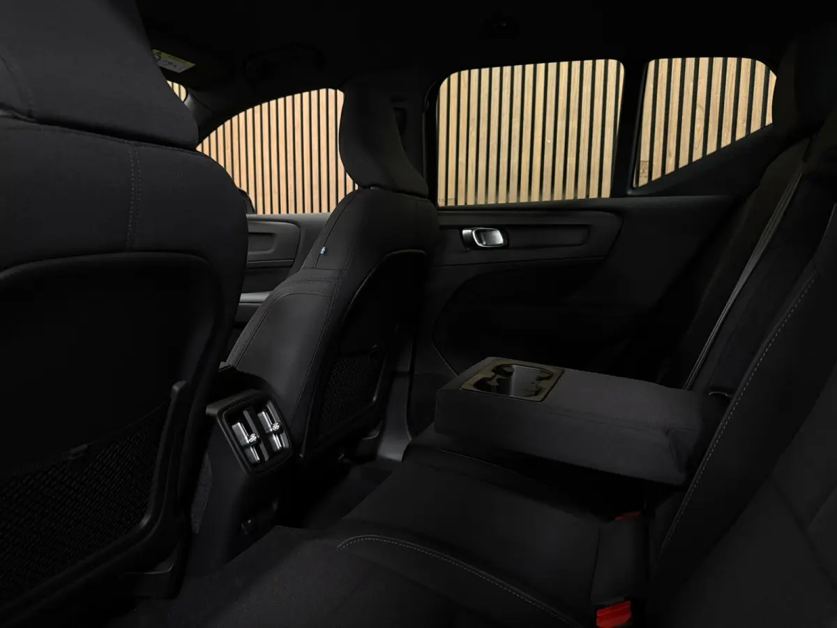 Plus 70 kWh | 96% SoH | All-season banden | Parkeercamera | Adaptieve Cruise Control | Pilot Assist | Stoel en Stuurwielverwarming | 19 Inch | Zitting verlenging voorstoelen | BLIS Dode Hoek