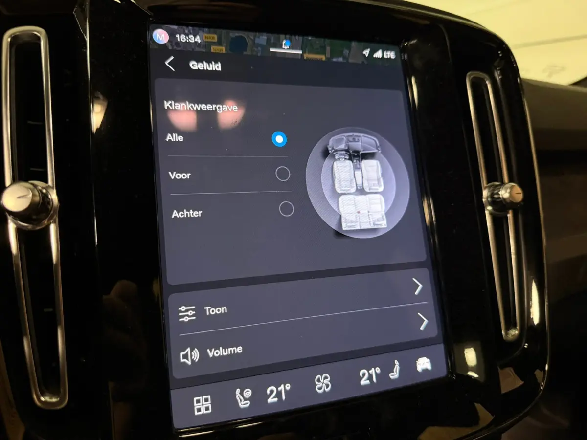 Plus 70 kWh | 96% SoH | All-season banden | Parkeercamera | Adaptieve Cruise Control | Pilot Assist | Stoel en Stuurwielverwarming | 19 Inch | Zitting verlenging voorstoelen | BLIS Dode Hoek