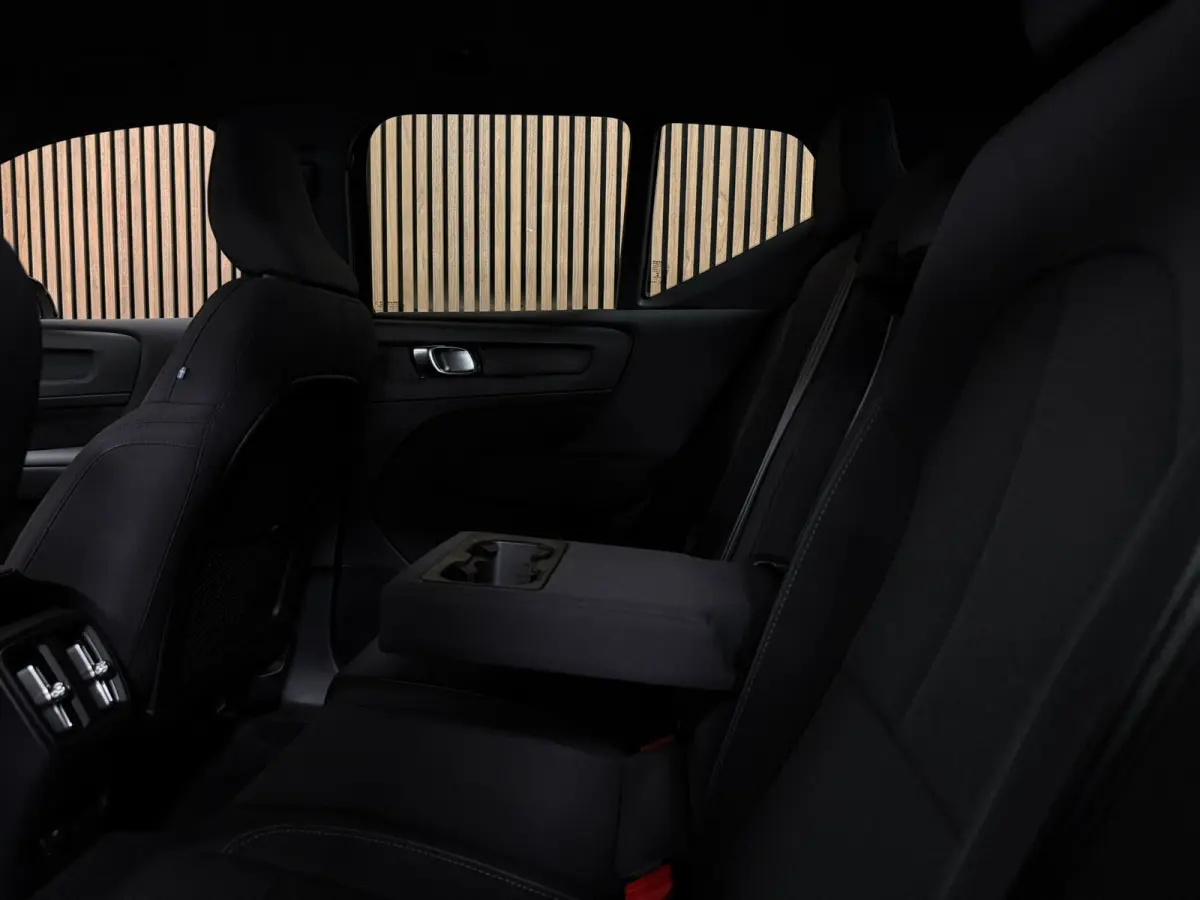 Plus 70 kWh | 96% SoH | All-season banden | Parkeercamera | Adaptieve Cruise Control | Pilot Assist | Stoel en Stuurwielverwarming | 19 Inch | Zitting verlenging voorstoelen | BLIS Dode Hoek