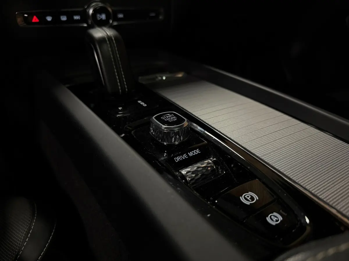 T8 AWD Recharge R-Design | Trekhaak | Parkeercamera | Schuifdak | Cruise Control | Stoelverwarming | Stuurwielverwarming | Schuifdak | Full LED Meesturende koplampen | Pilot Assist | BLIS Do