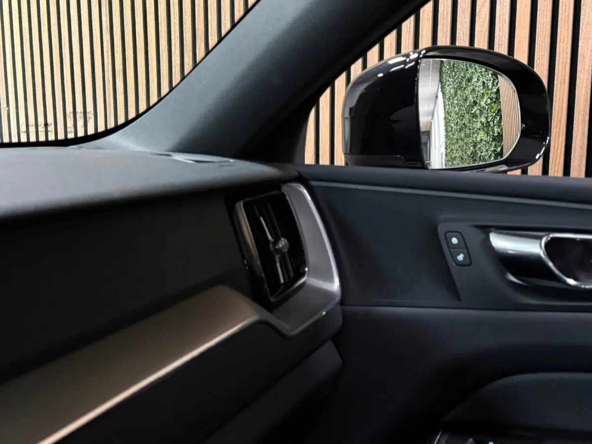 T8 AWD Recharge R-Design | Trekhaak | Parkeercamera | Schuifdak | Cruise Control | Stoelverwarming | Stuurwielverwarming | Schuifdak | Full LED Meesturende koplampen | Pilot Assist | BLIS Do