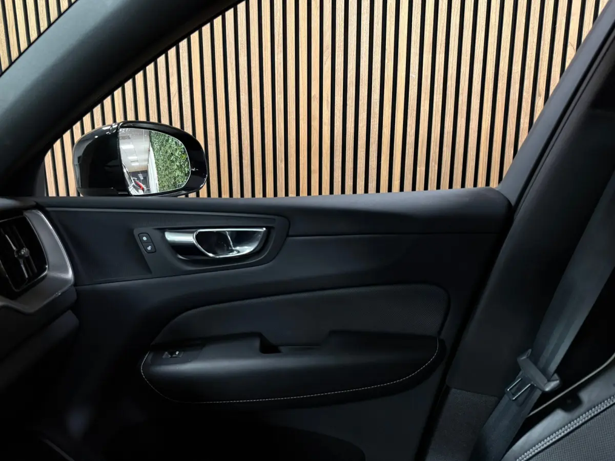 T8 AWD Recharge R-Design | Trekhaak | Parkeercamera | Schuifdak | Cruise Control | Stoelverwarming | Stuurwielverwarming | Schuifdak | Full LED Meesturende koplampen | Pilot Assist | BLIS Do