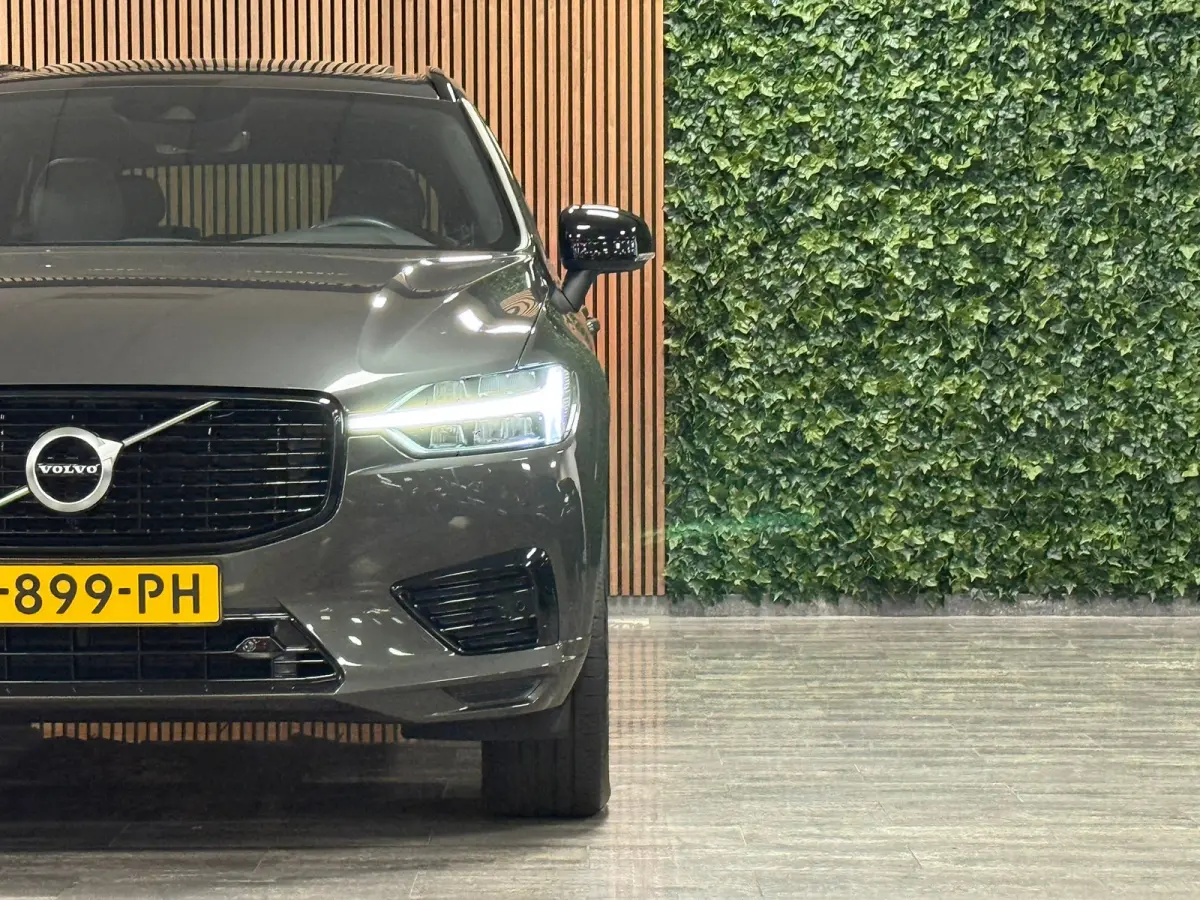 T8 AWD Recharge R-Design | Trekhaak | Parkeercamera | Schuifdak | Cruise Control | Stoelverwarming | Stuurwielverwarming | Schuifdak | Full LED Meesturende koplampen | Pilot Assist | BLIS Do