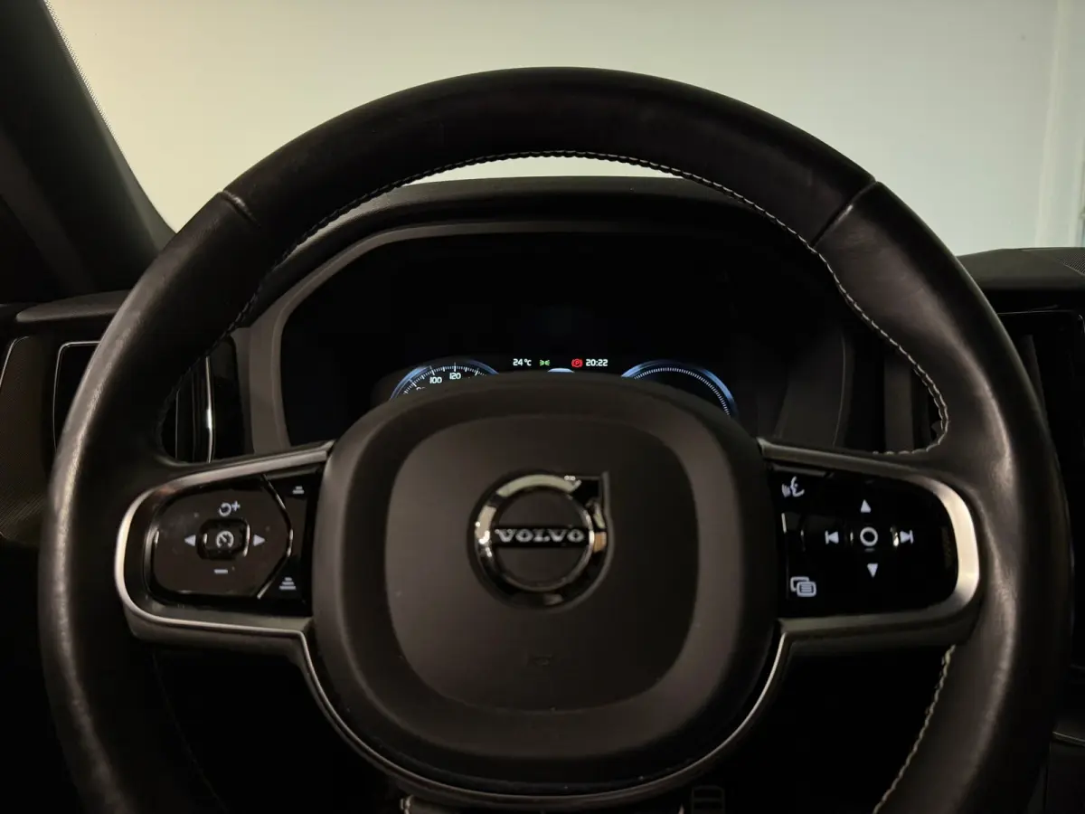 T8 AWD Recharge R-Design | Trekhaak | Parkeercamera | Schuifdak | Cruise Control | Stoelverwarming | Stuurwielverwarming | Schuifdak | Full LED Meesturende koplampen | Pilot Assist | BLIS Do