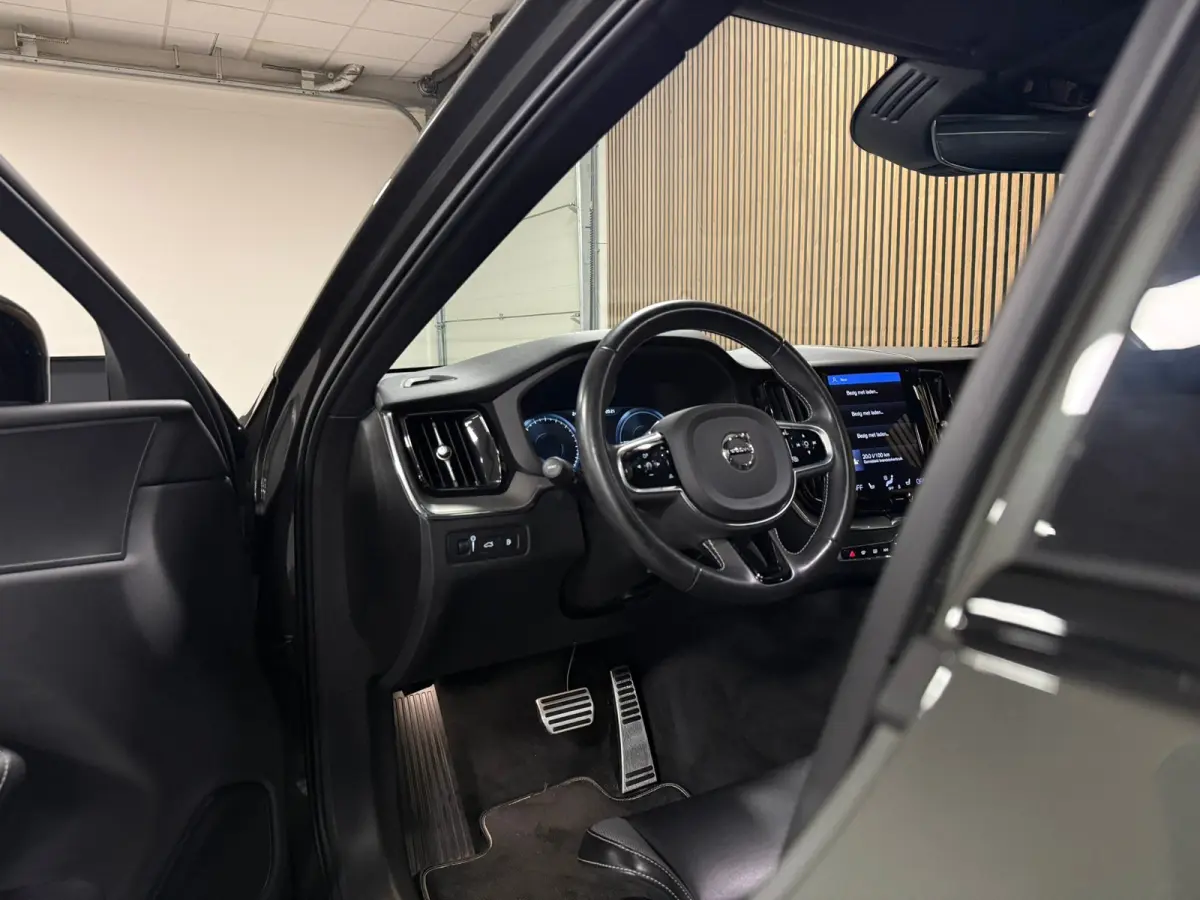 T8 AWD Recharge R-Design | Trekhaak | Parkeercamera | Schuifdak | Cruise Control | Stoelverwarming | Stuurwielverwarming | Schuifdak | Full LED Meesturende koplampen | Pilot Assist | BLIS Do