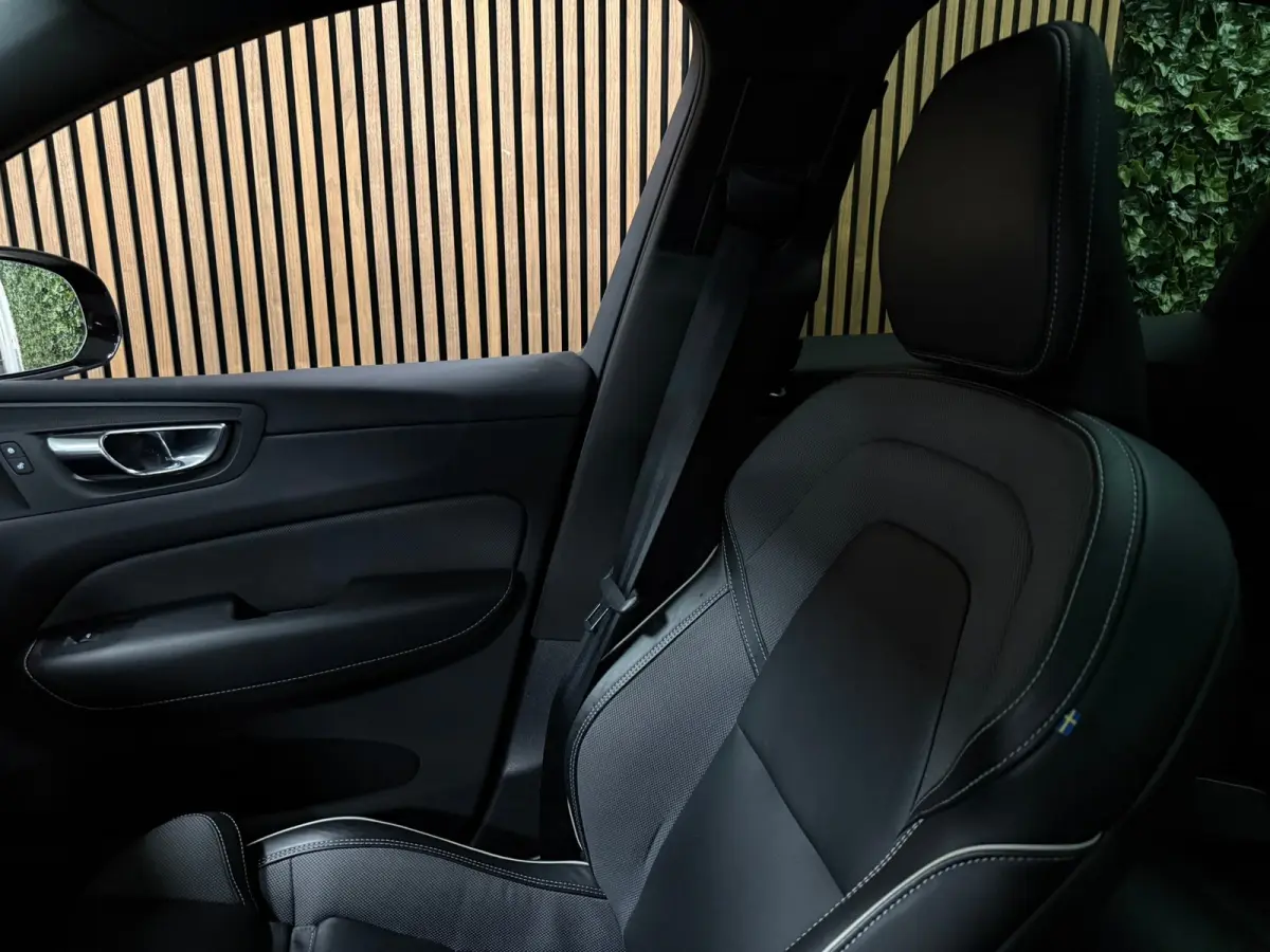 T8 AWD Recharge R-Design | Trekhaak | Parkeercamera | Schuifdak | Cruise Control | Stoelverwarming | Stuurwielverwarming | Schuifdak | Full LED Meesturende koplampen | Pilot Assist | BLIS Do