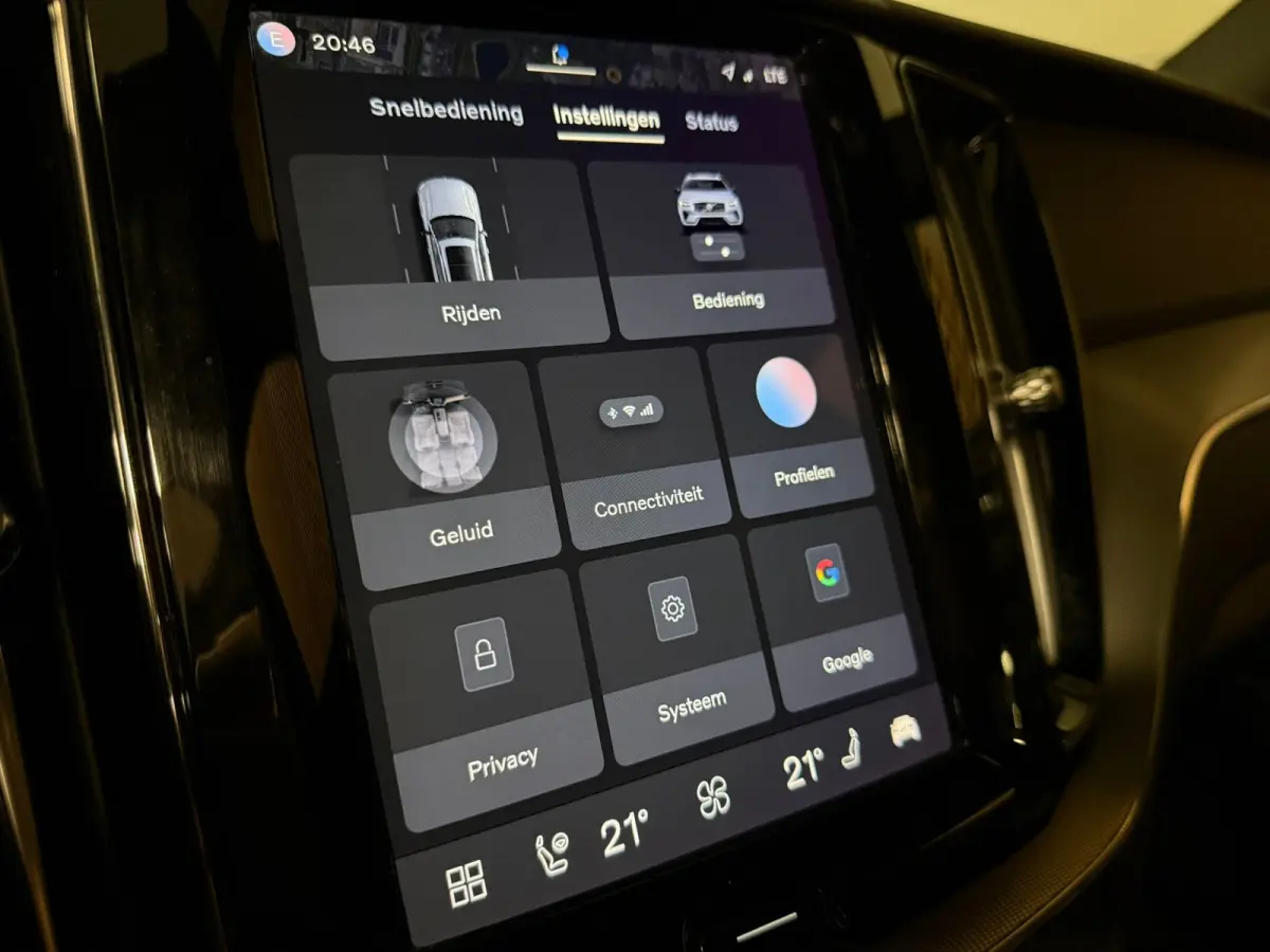 T6 AWD Recharge Plus Dark | 360° Camera | Harman Kardon | Adaptieve Cruise Control | Stoelverwarming voor+achter | Stuurwielverwarming | Parkeercamera | Full LED Meesturende koplampen | Pil