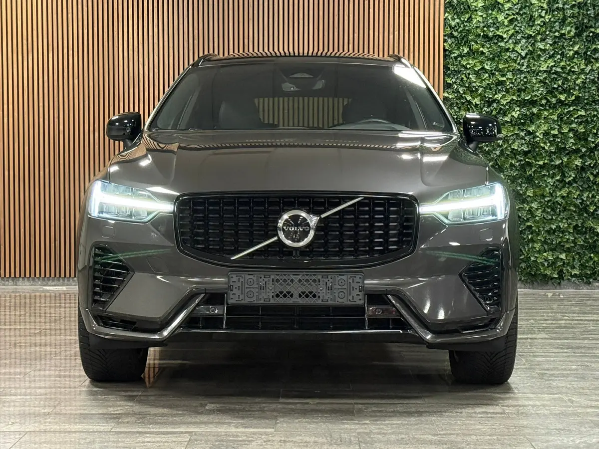T6 AWD Recharge Plus Dark | Harman Kardon | Schuifdak | 360° Camera | Adaptieve Cruise Control | Stoelverwarming voor+achter | Stuurwielverwarming | Full LED Meesturende koplampen | Pilot A