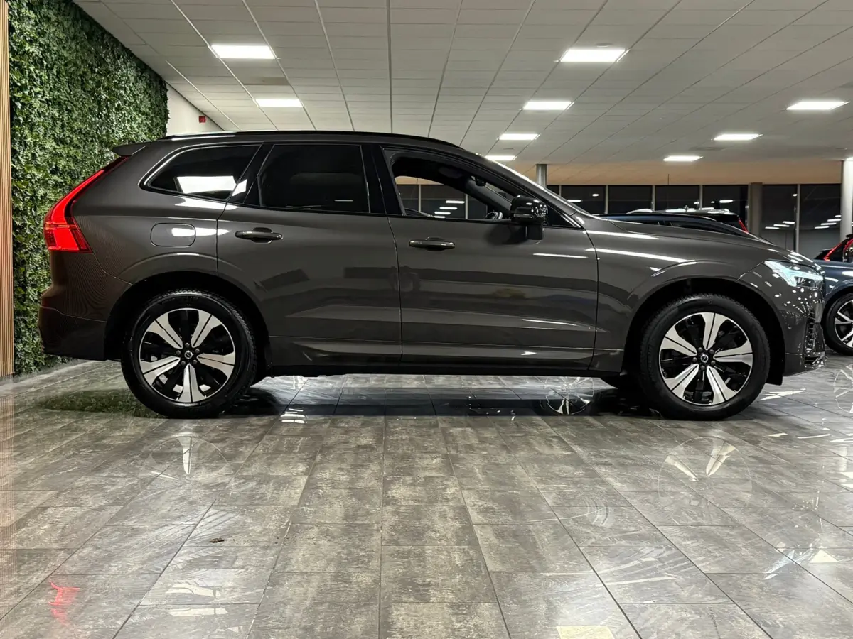 T6 AWD Recharge Plus Dark | 360° Camera | Harman Kardon | Adaptieve Cruise Control | Stoelverwarming voor+achter | Stuurwielverwarming | Parkeercamera | Full LED Meesturende koplampen | Pil