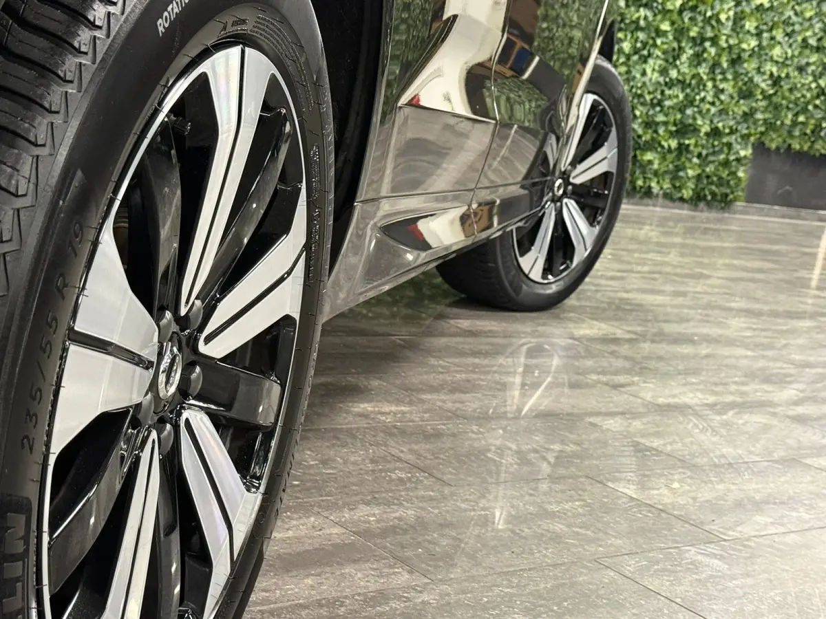T6 AWD Recharge Plus Dark | 360° Camera | Harman Kardon | Adaptieve Cruise Control | Stoelverwarming voor+achter | Stuurwielverwarming | Parkeercamera | Full LED Meesturende koplampen | Pil
