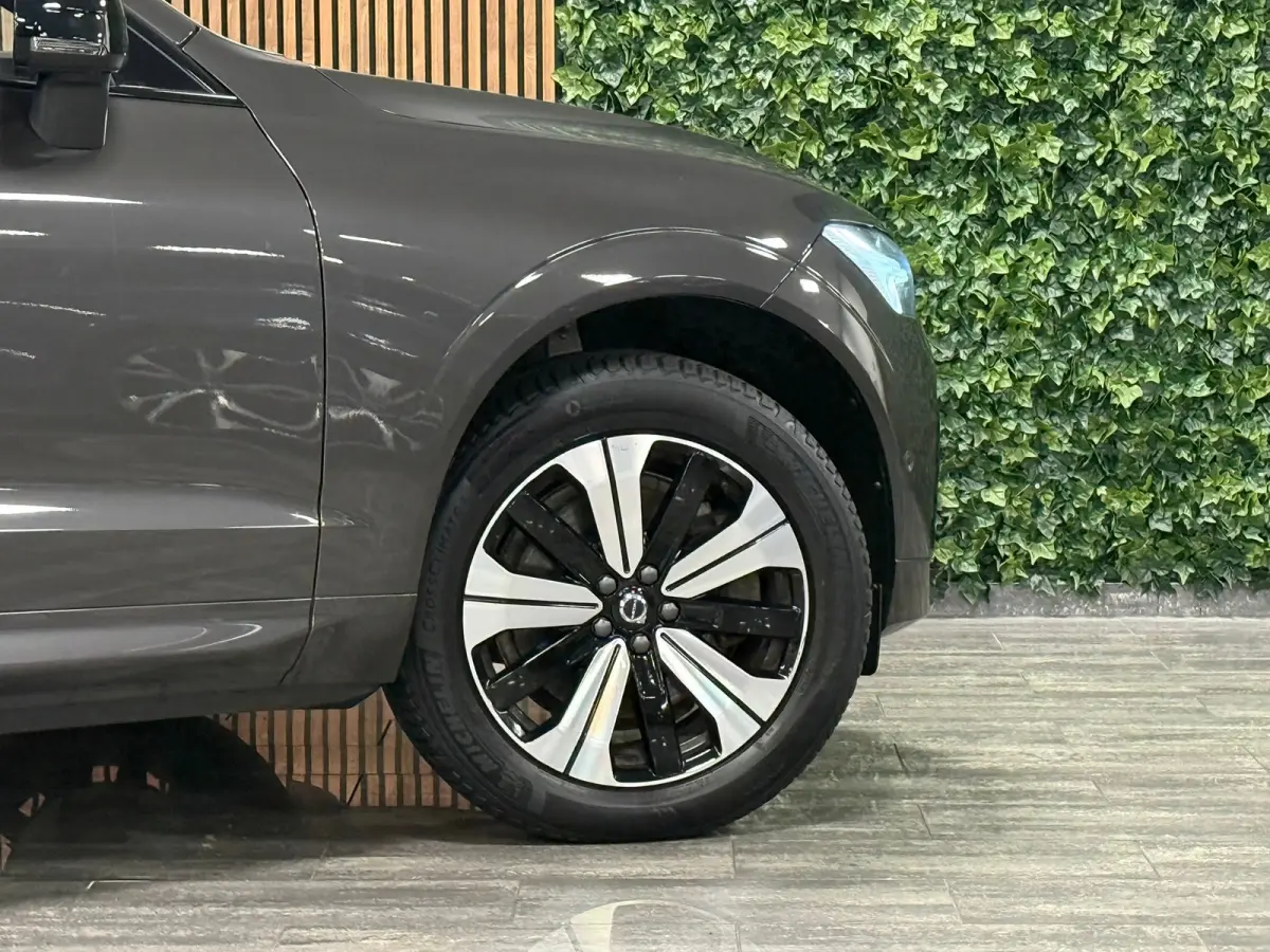 T6 AWD Recharge Plus Dark | Harman Kardon | Schuifdak | 360° Camera | Adaptieve Cruise Control | Stoelverwarming voor+achter | Stuurwielverwarming | Full LED Meesturende koplampen | Pilot A