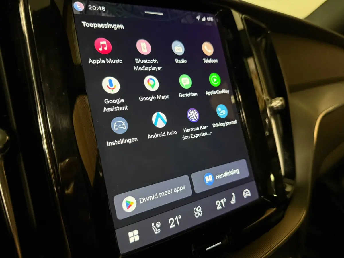 T6 AWD Recharge Plus Dark | 360° Camera | Harman Kardon | Adaptieve Cruise Control | Stoelverwarming voor+achter | Stuurwielverwarming | Parkeercamera | Full LED Meesturende koplampen | Pil