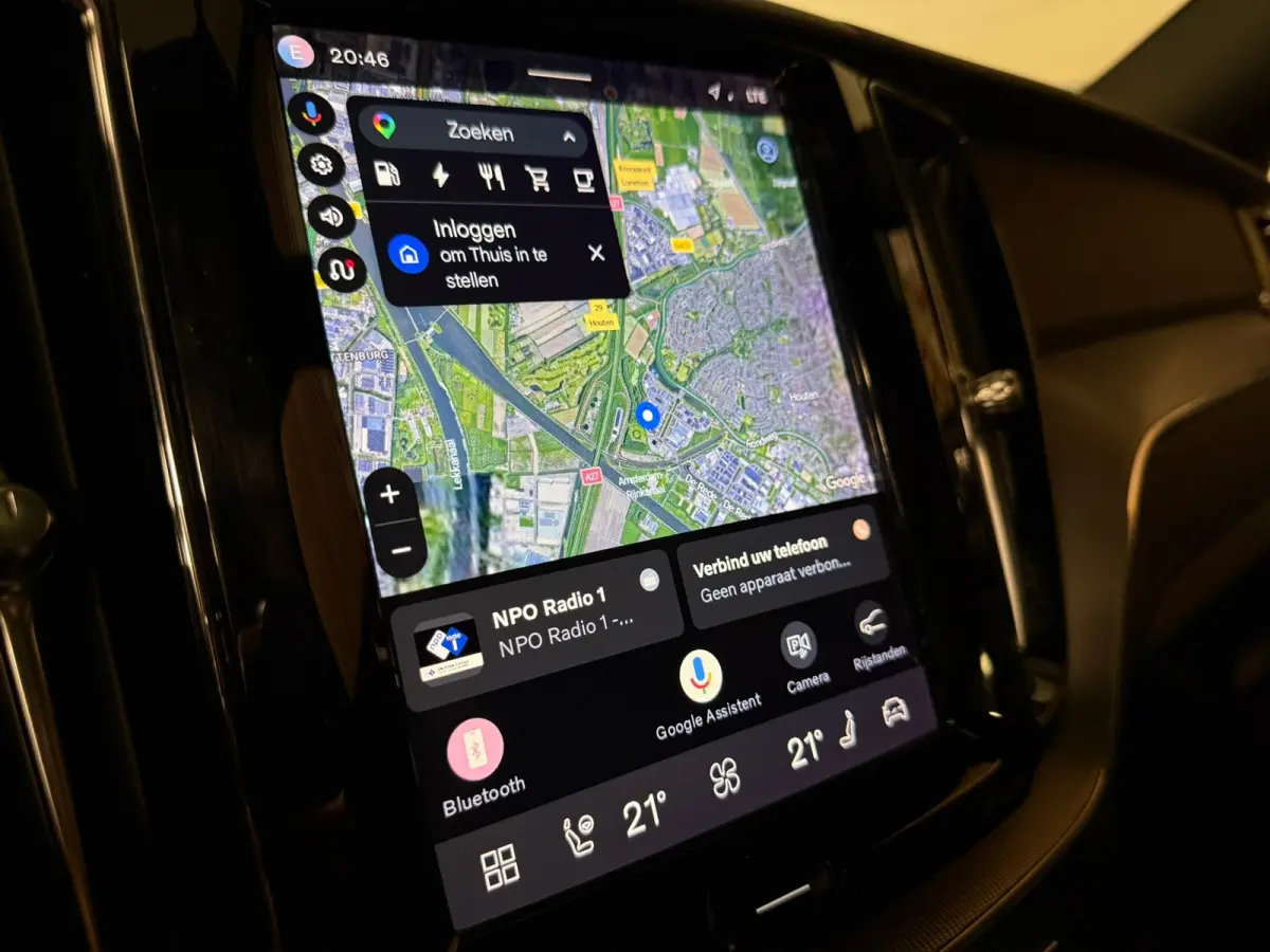 T6 AWD Recharge Plus Dark | 360° Camera | Harman Kardon | Adaptieve Cruise Control | Stoelverwarming voor+achter | Stuurwielverwarming | Parkeercamera | Full LED Meesturende koplampen | Pil