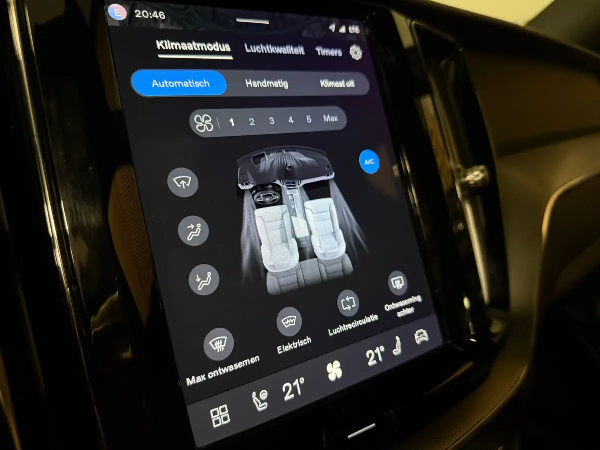 T6 AWD Recharge Plus Dark | 360° Camera | Harman Kardon | Adaptieve Cruise Control | Stoelverwarming voor+achter | Stuurwielverwarming | Parkeercamera | Full LED Meesturende koplampen | Pil