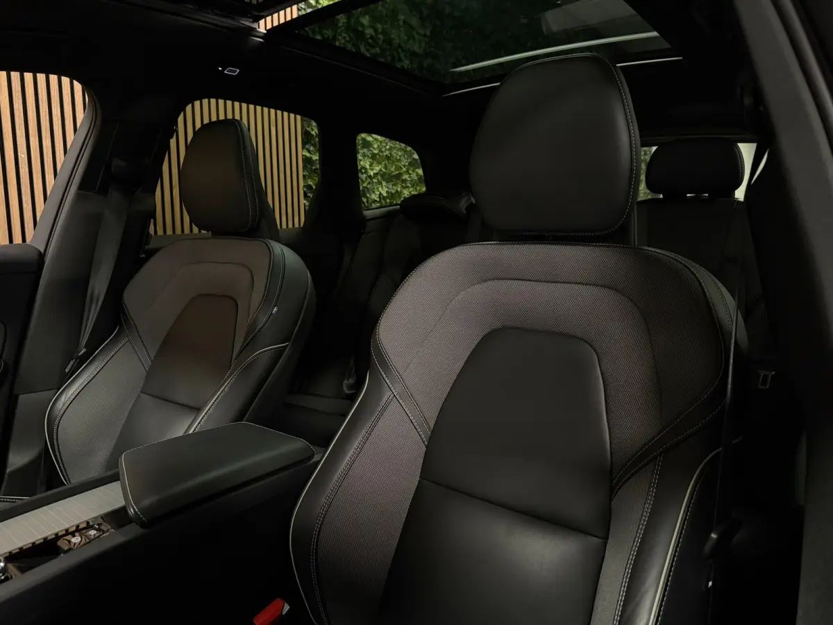 T6 AWD Recharge Plus Dark | 360° Camera | Harman Kardon | Adaptieve Cruise Control | Stoelverwarming voor+achter | Stuurwielverwarming | Parkeercamera | Full LED Meesturende koplampen | Pil
