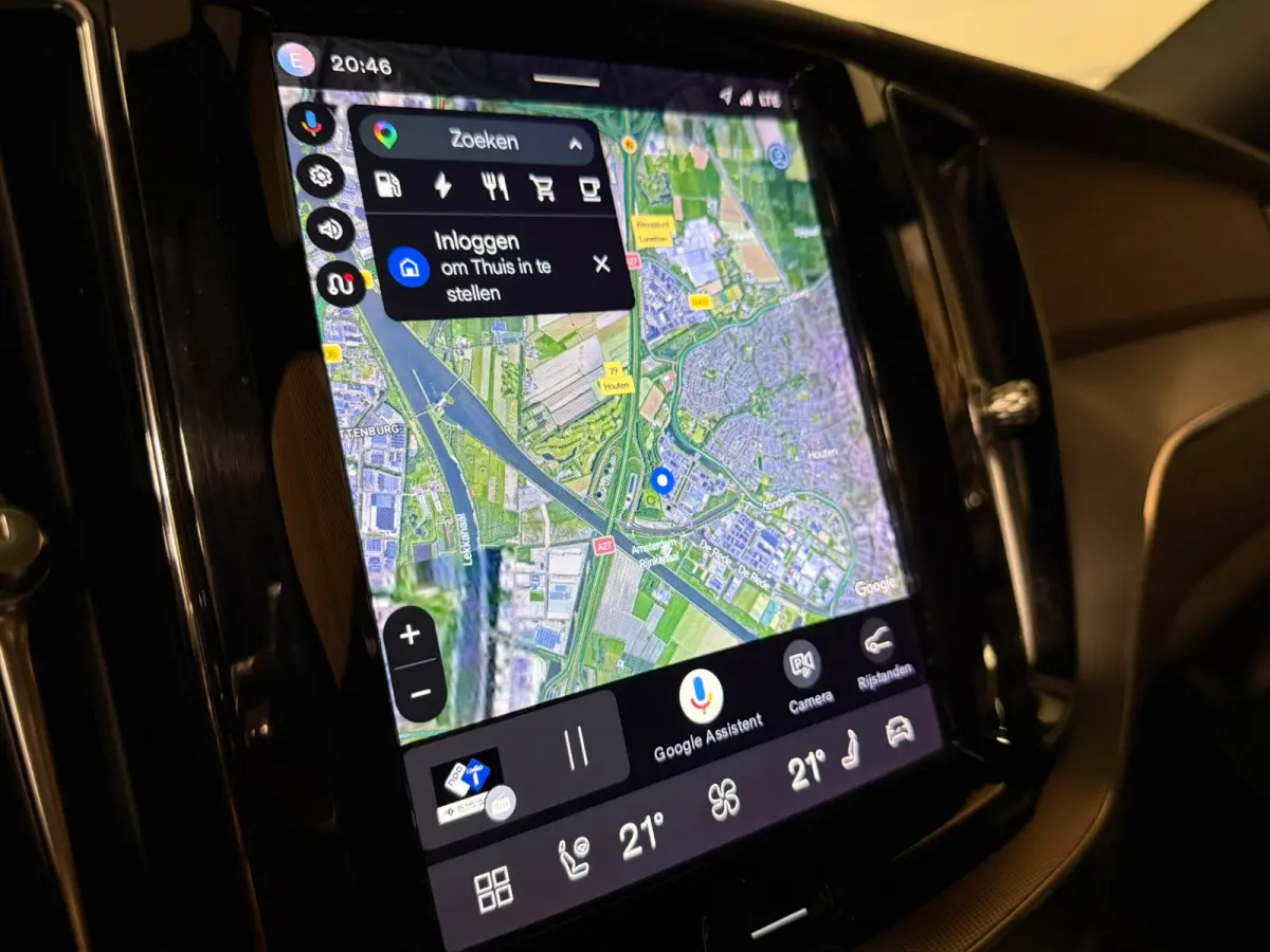 T6 AWD Recharge Plus Dark | 360° Camera | Harman Kardon | Adaptieve Cruise Control | Stoelverwarming voor+achter | Stuurwielverwarming | Parkeercamera | Full LED Meesturende koplampen | Pil