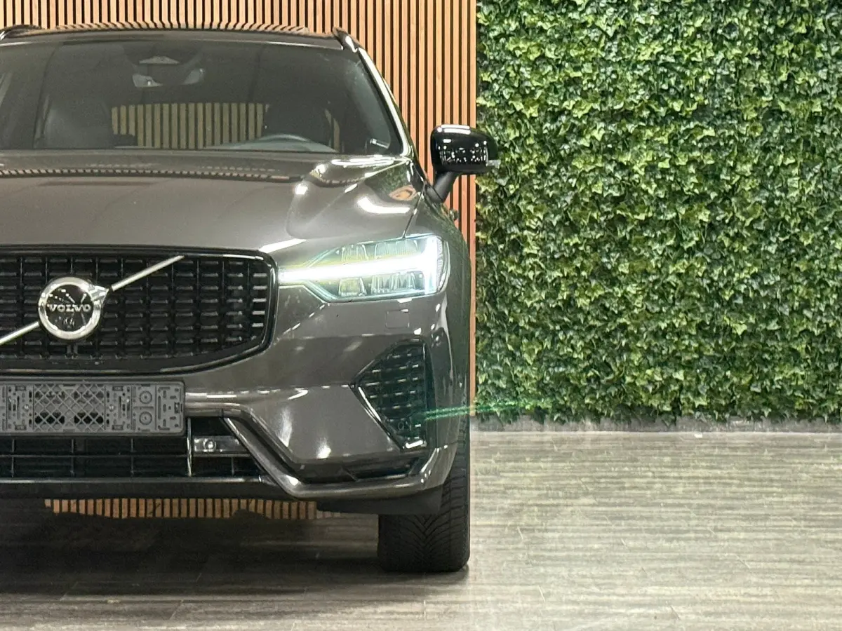 T6 AWD Recharge Plus Dark | 360° Camera | Harman Kardon | Adaptieve Cruise Control | Stoelverwarming voor+achter | Stuurwielverwarming | Parkeercamera | Full LED Meesturende koplampen | Pil