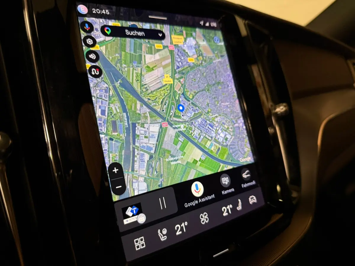 T6 AWD Recharge Plus Dark | 360° Camera | Harman Kardon | Adaptieve Cruise Control | Stoelverwarming voor+achter | Stuurwielverwarming | Parkeercamera | Full LED Meesturende koplampen | Pil